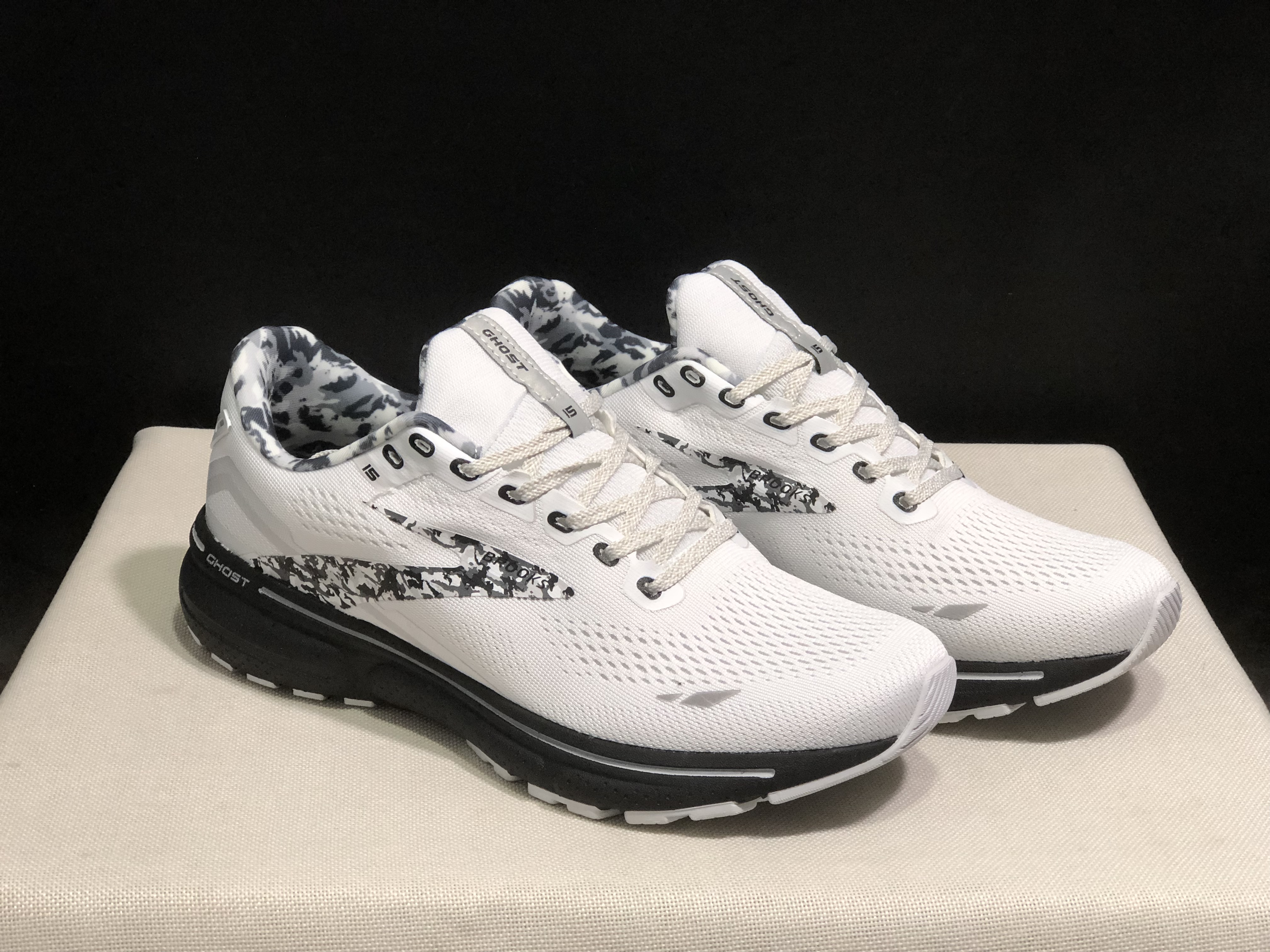 Brooks Ghost 15 Shock-absorbing Wear-resistant Low-top Running Shoes White/Camouflage