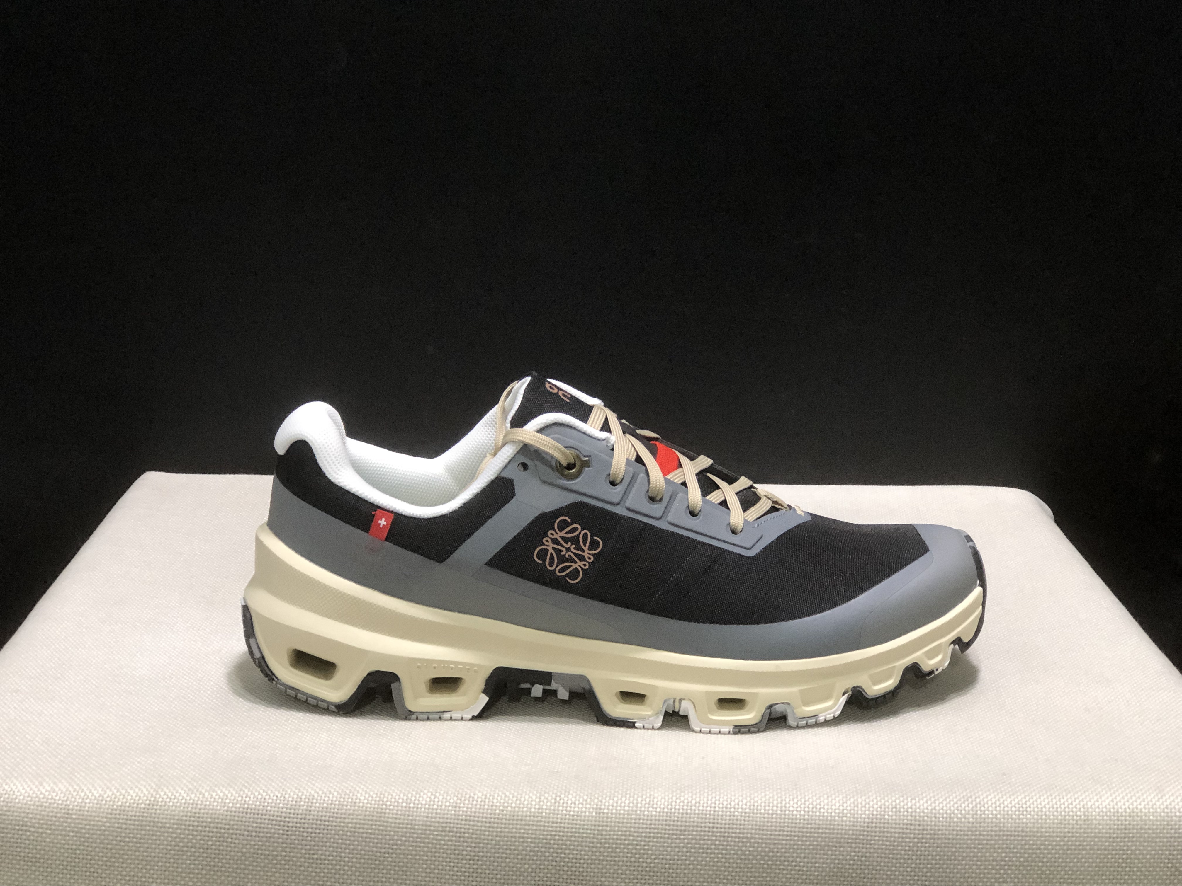 LOEWE x On Running Cloudventrure Fashion Sports Shoes Collaboration Edition Grey/Black
