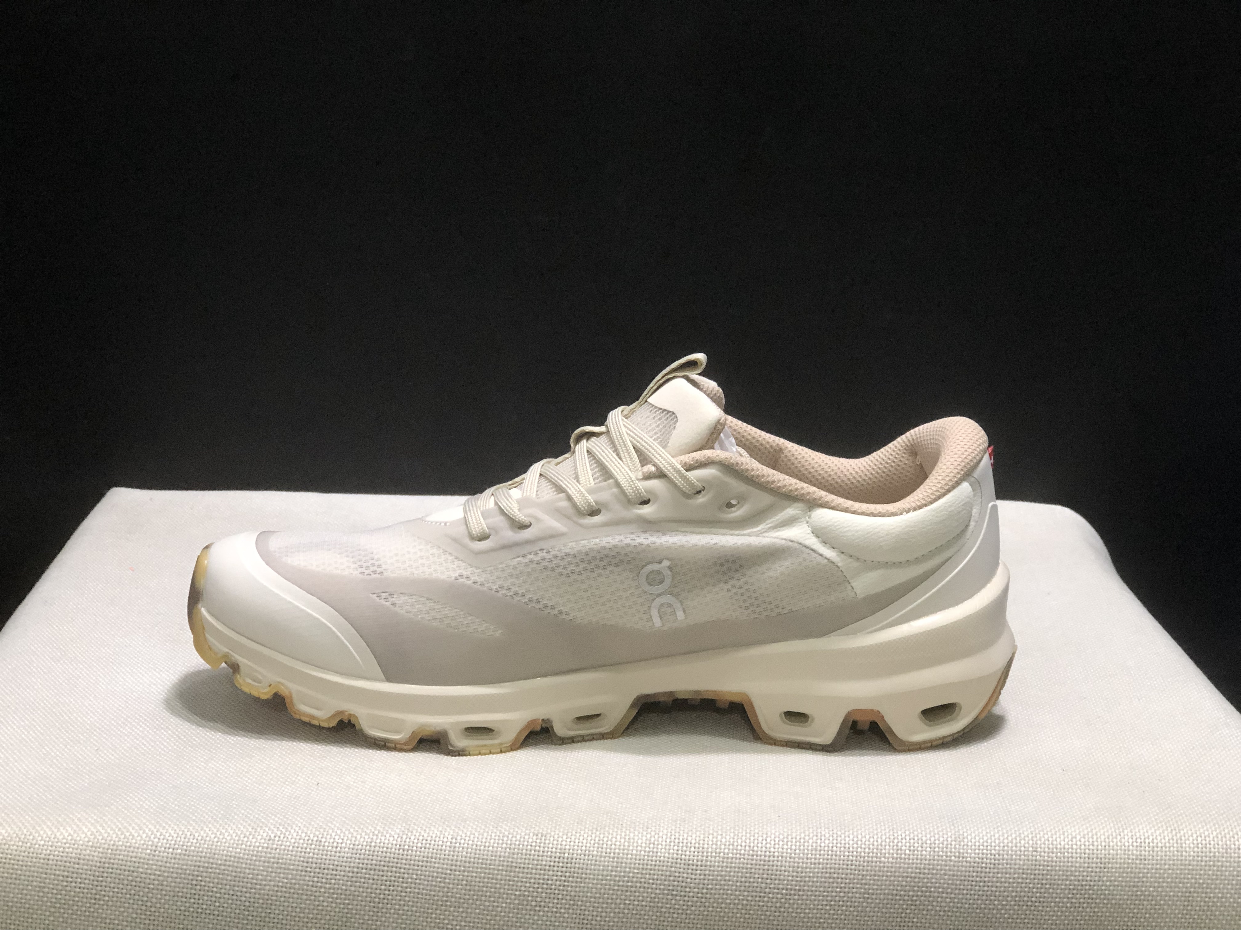 LOEWE x On Running Cloudventure 2.0 Running Shoes Co-Signed Edition Sand