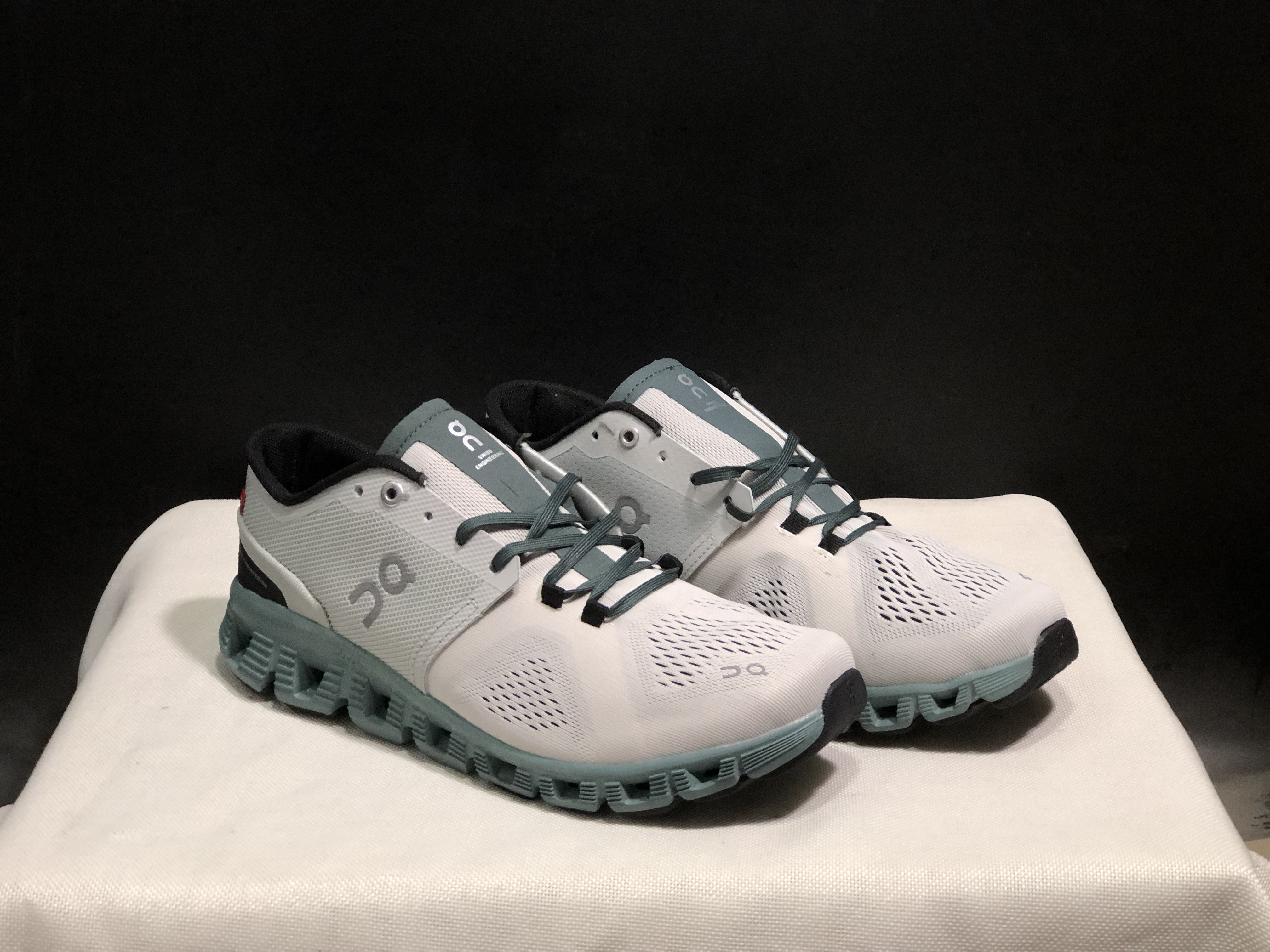 On Running Cloud X Lightweight Running Shoes Glacial Ash
