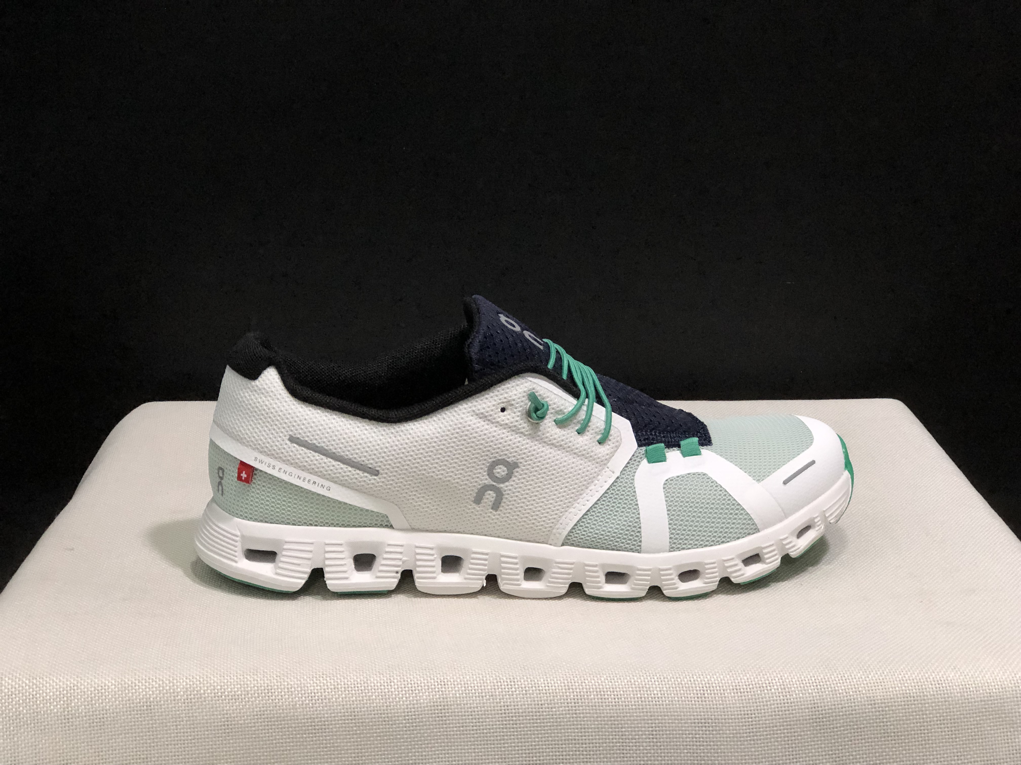 On Running Cloud 5 Lightweight Running Shoes Green/White