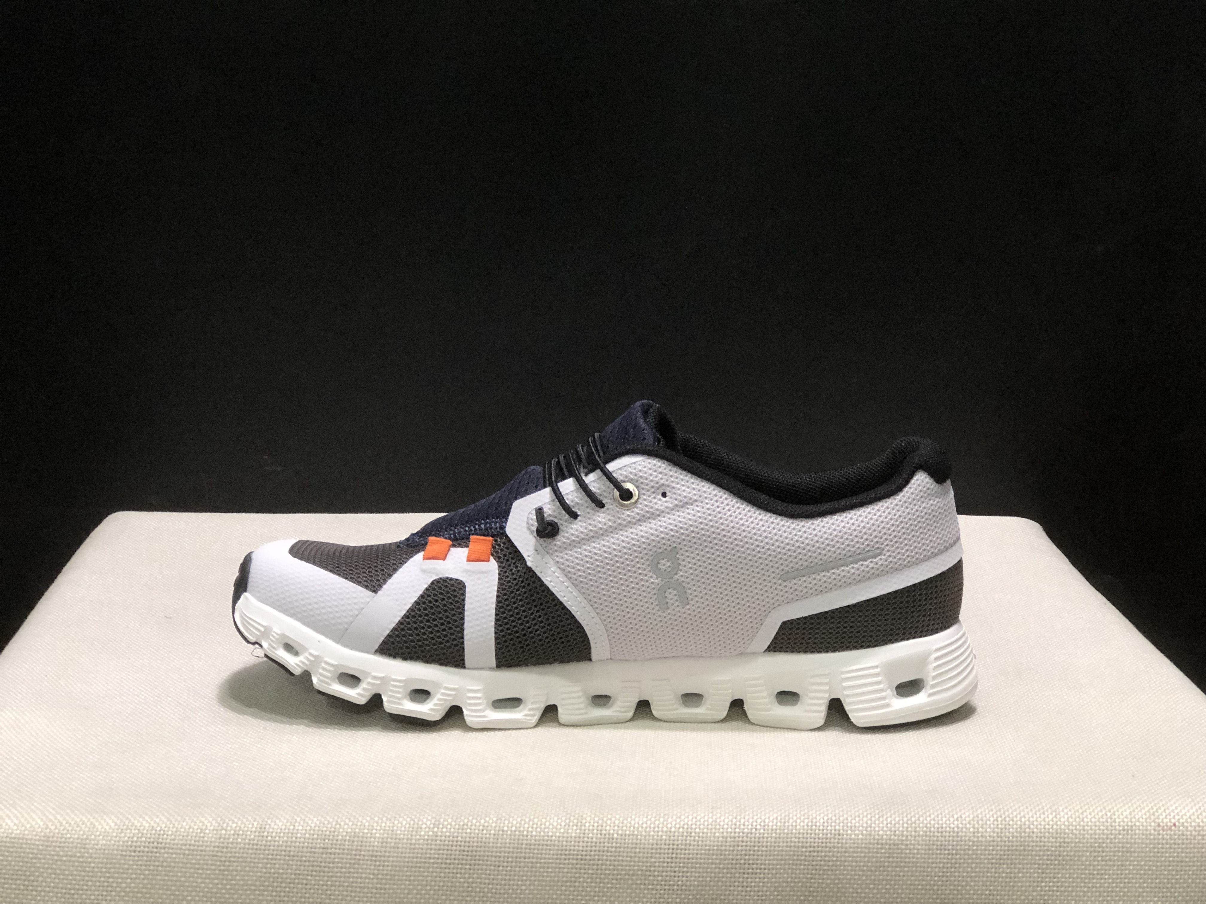 On Running Cloud 5 Lightweight Running Shoes Mist White/Dark Grey