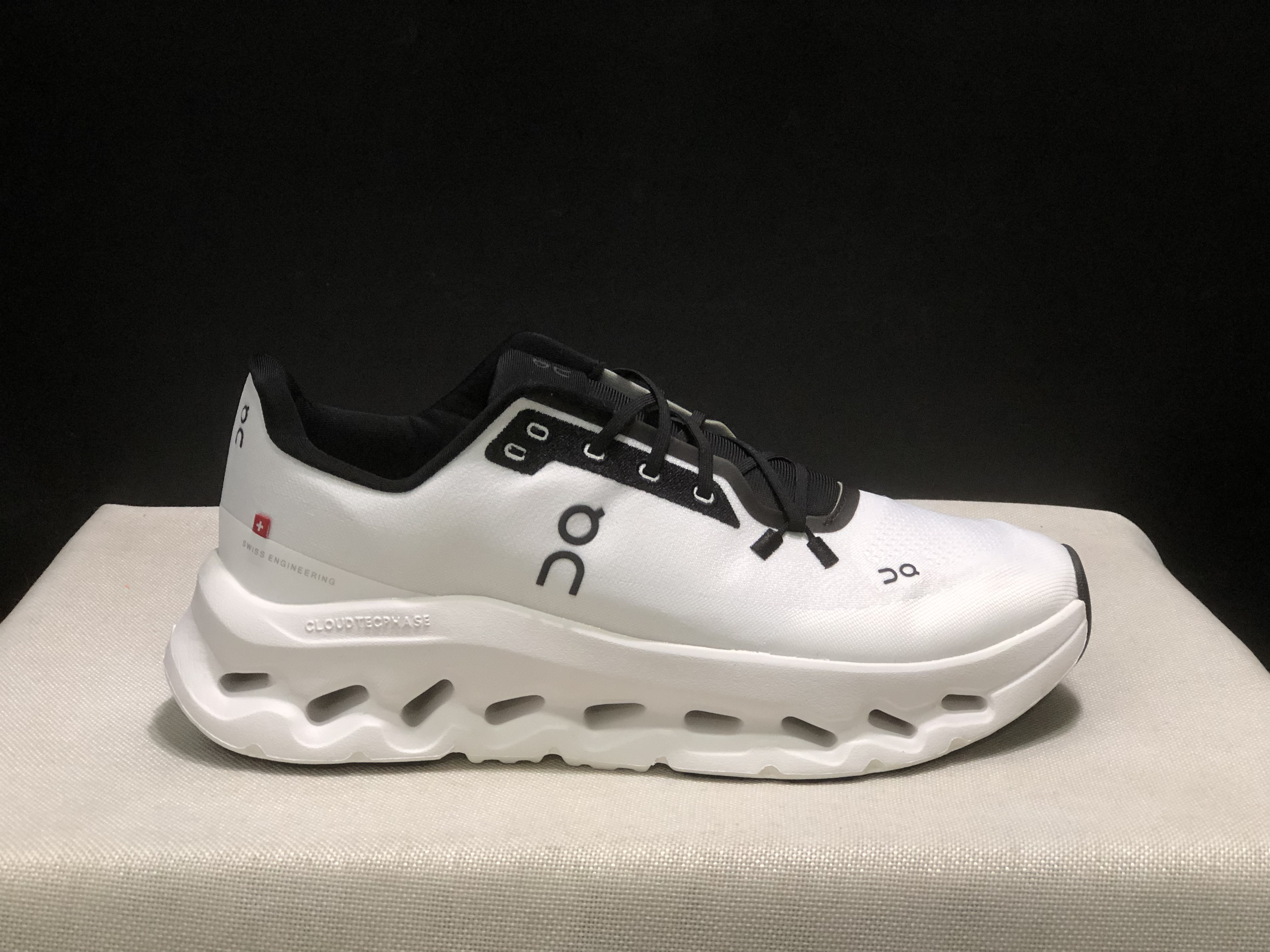On Running Cloudtilt Durable Casual Life Shoes White/Black