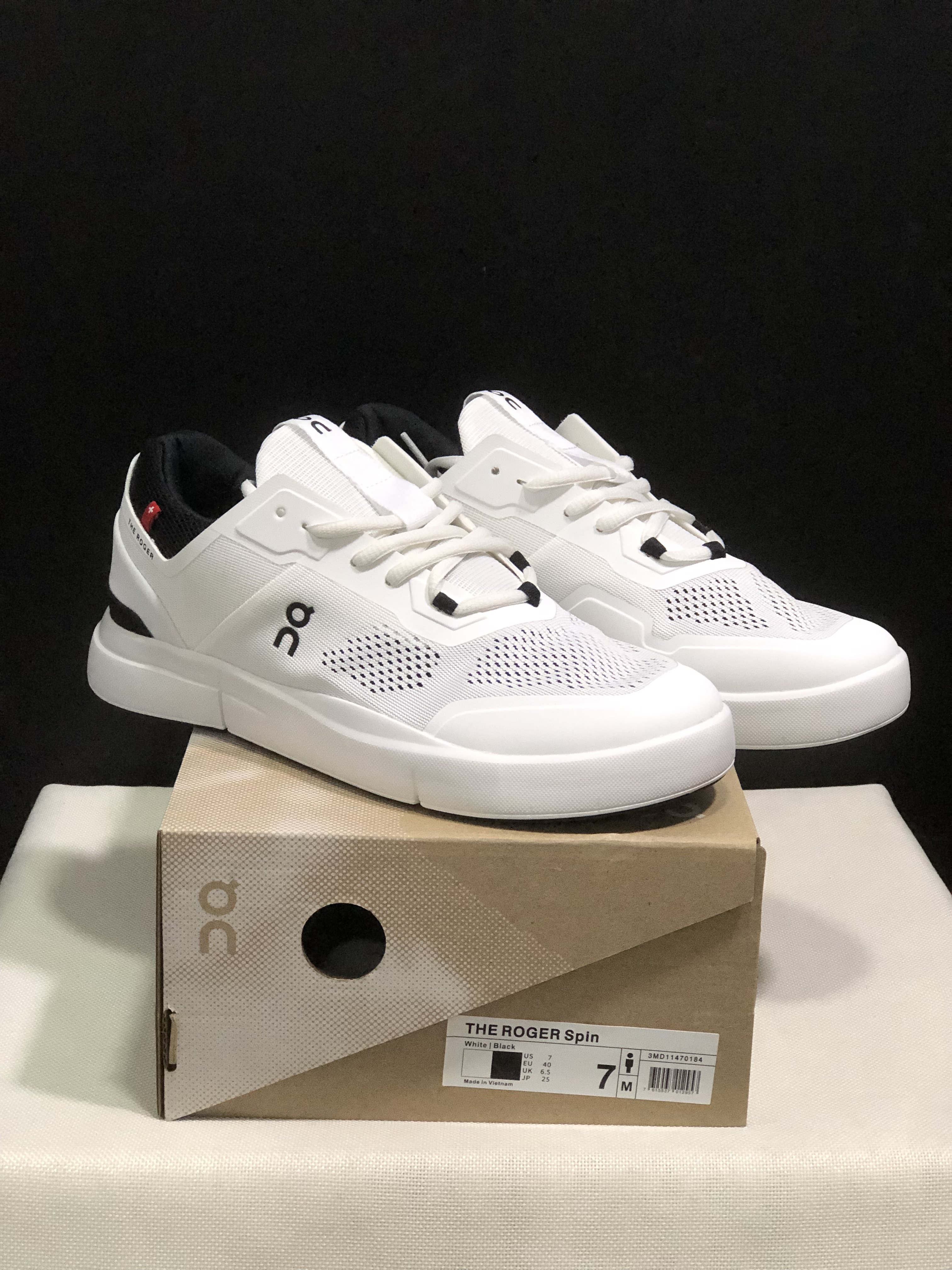 On Running The Roger Spin Breathable Mesh Sneakers White/Black