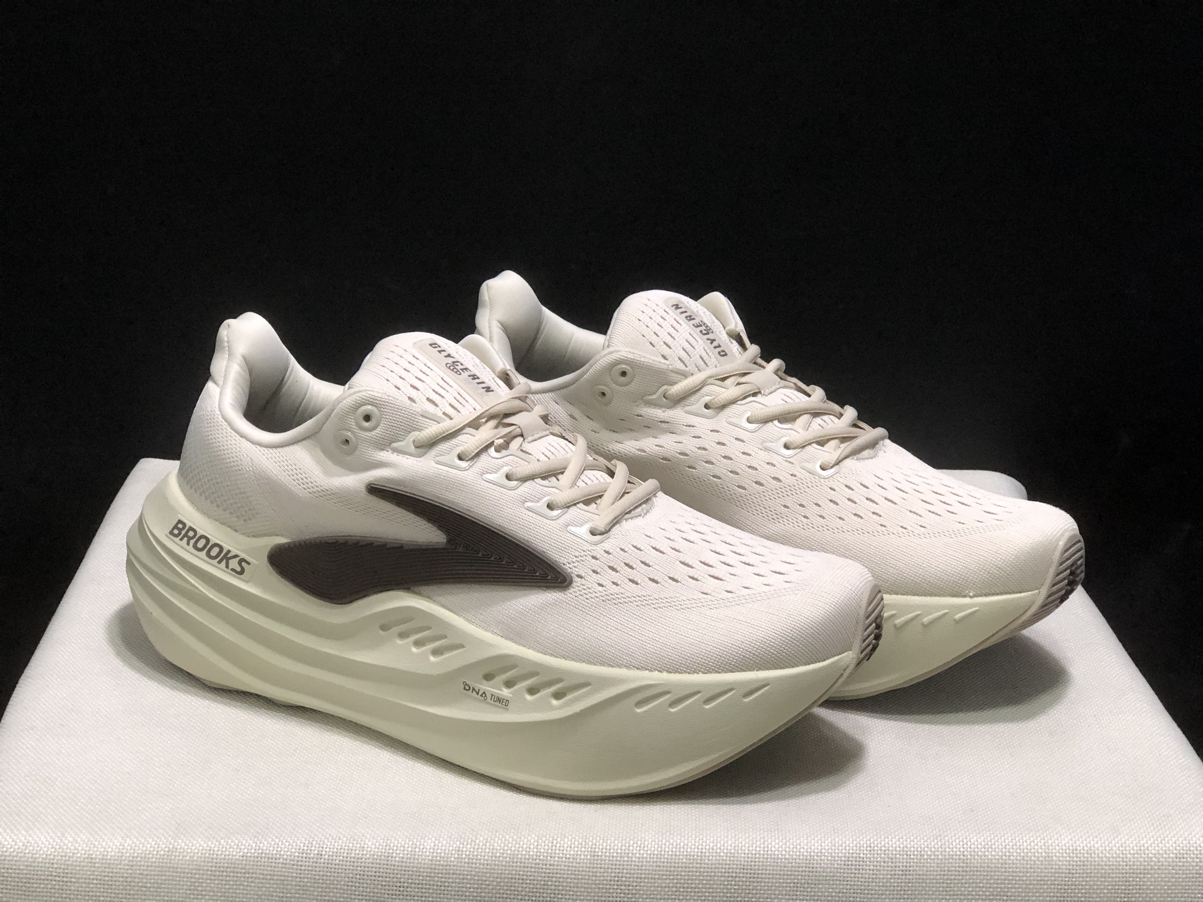 Brooks Glycerin Max Comfortable Low-top Running Shoes Apricot White