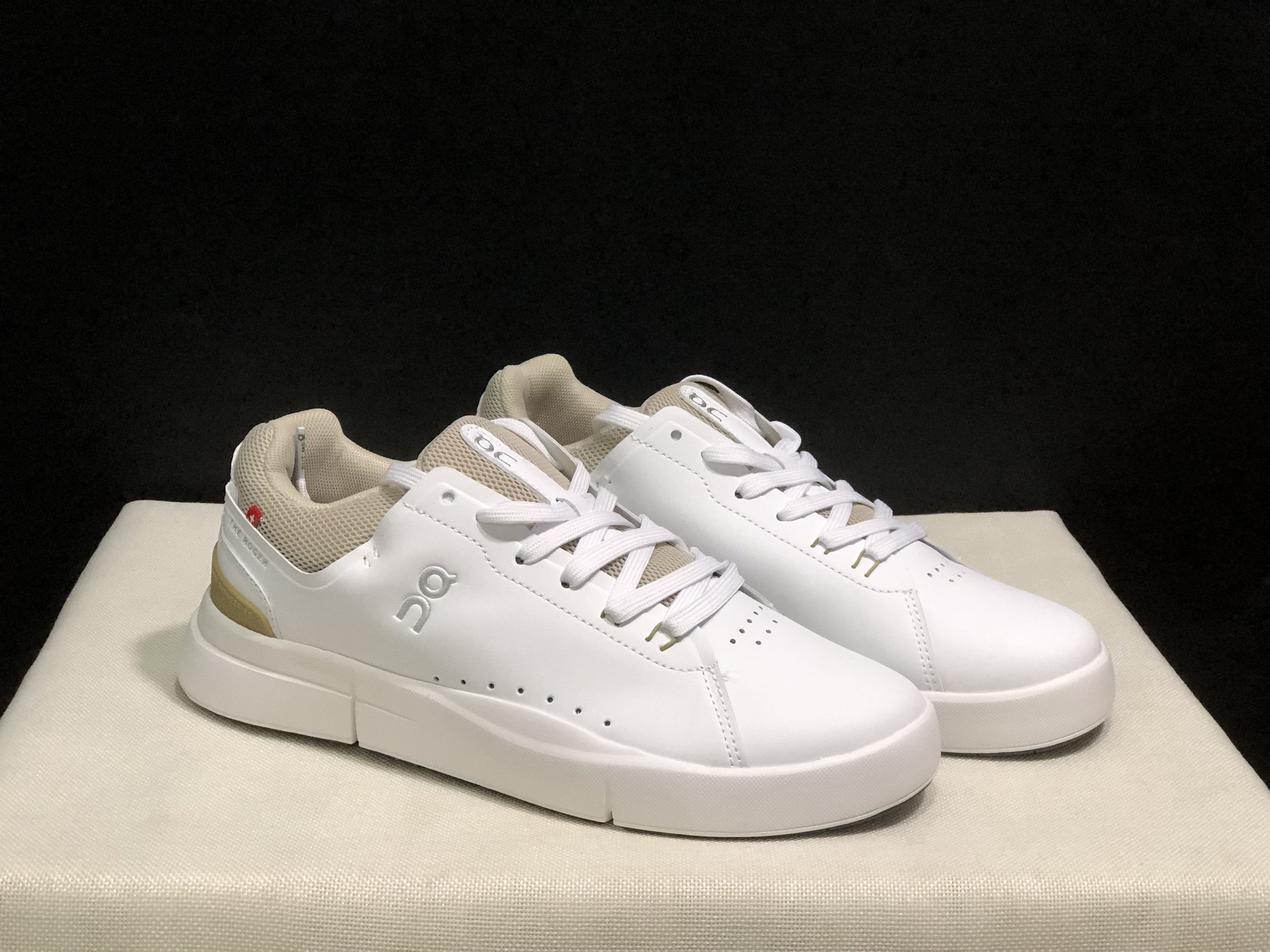 On Running The Roger Spin Board Shoes White/Bronze