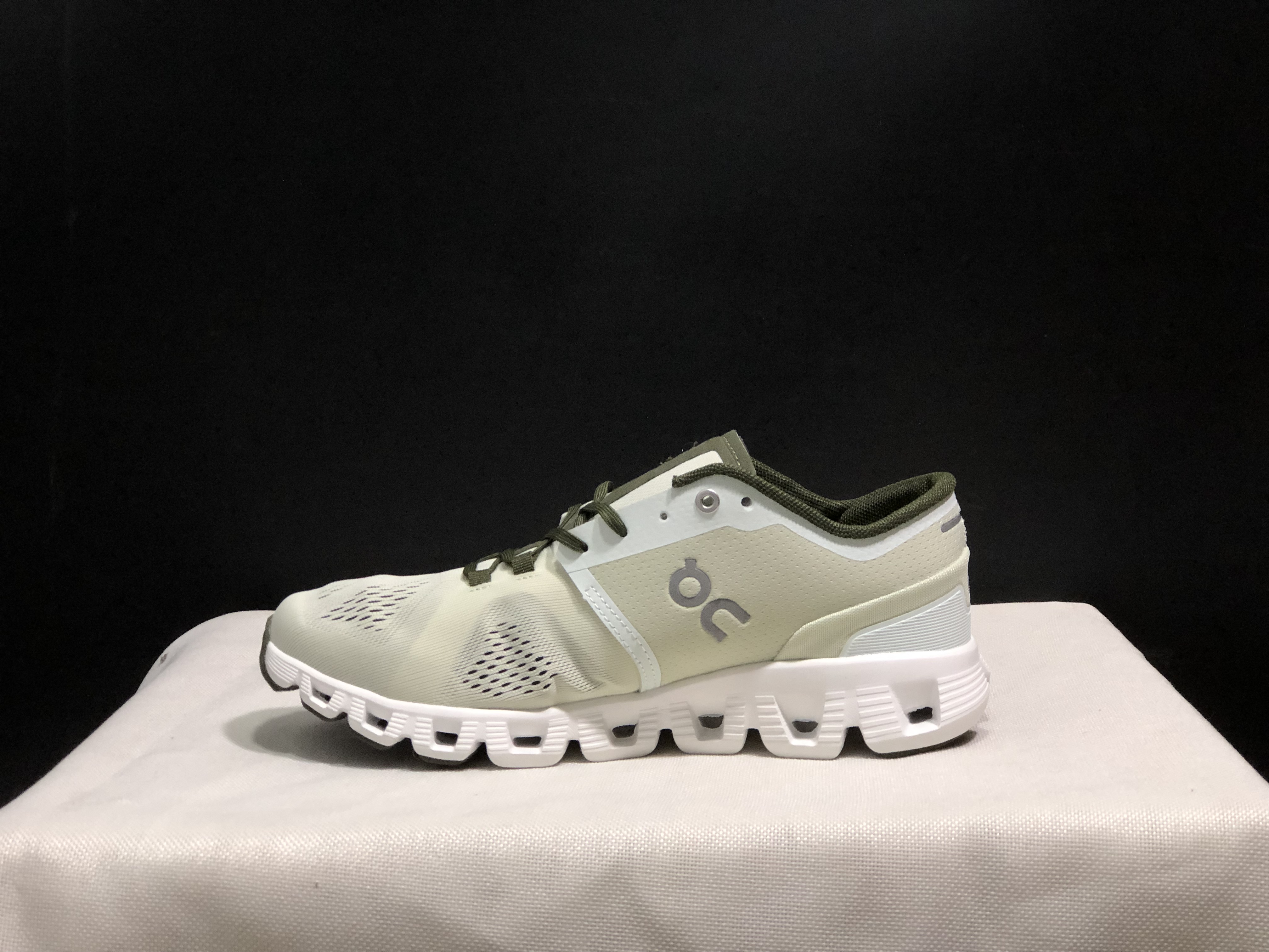 On Running Cloud X Lightweight Running Shoes Aloe Green