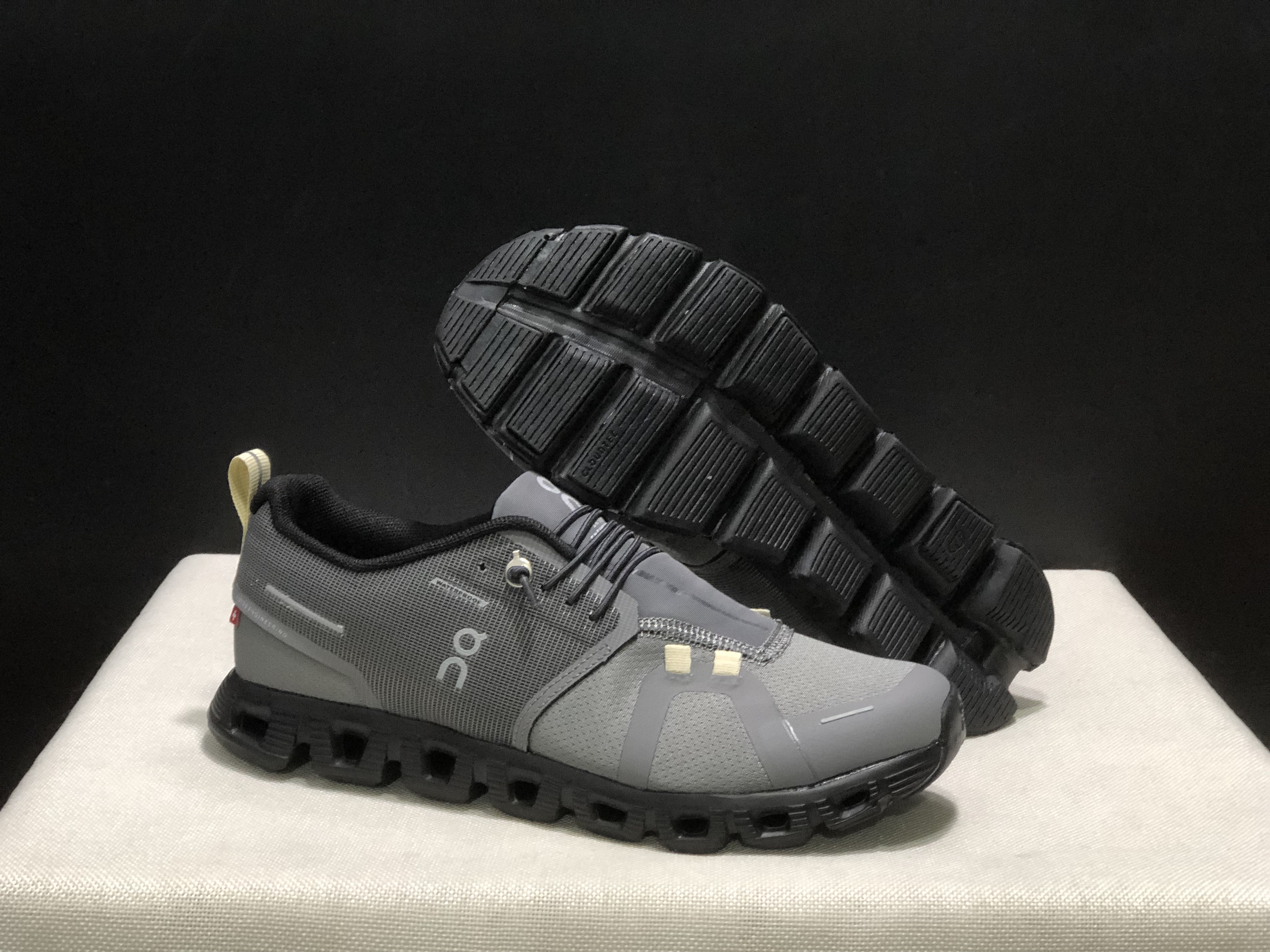 On Running Cloud 5 Lightweight Running Shoes Wolf Grey/Black