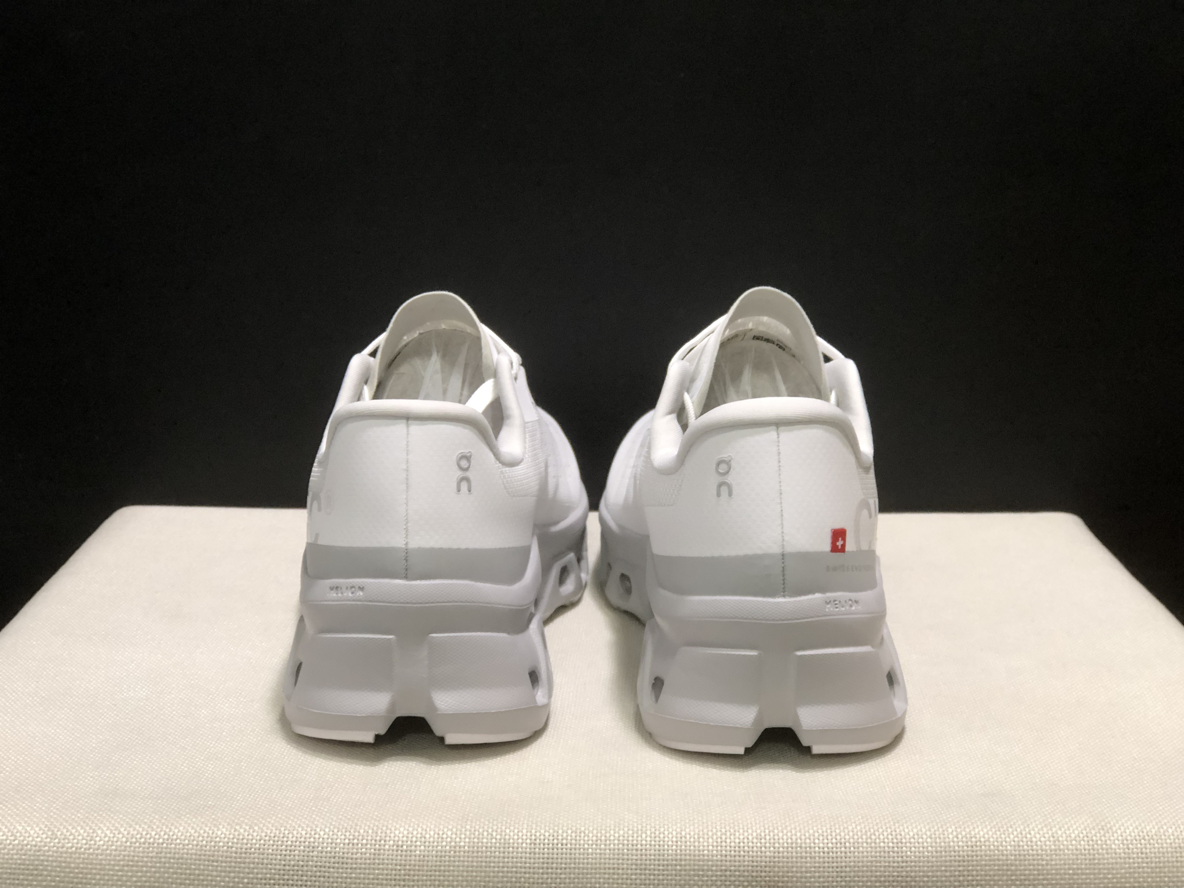 On Running Cloudmonster Anti-Slip Running Shoes White/Frost