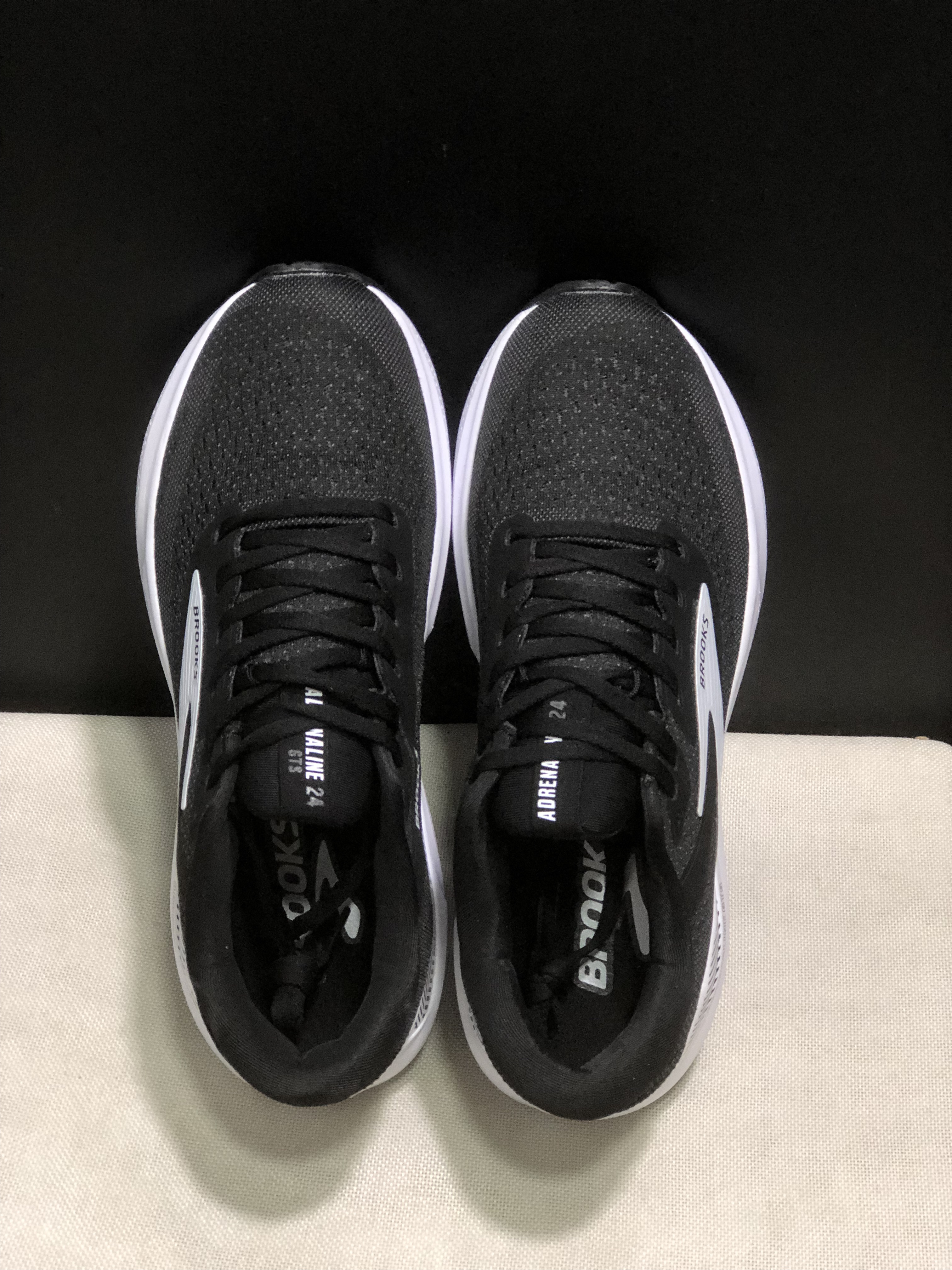 Brooks Adrenaline GTS 24 Casual Running Shoes Black/White