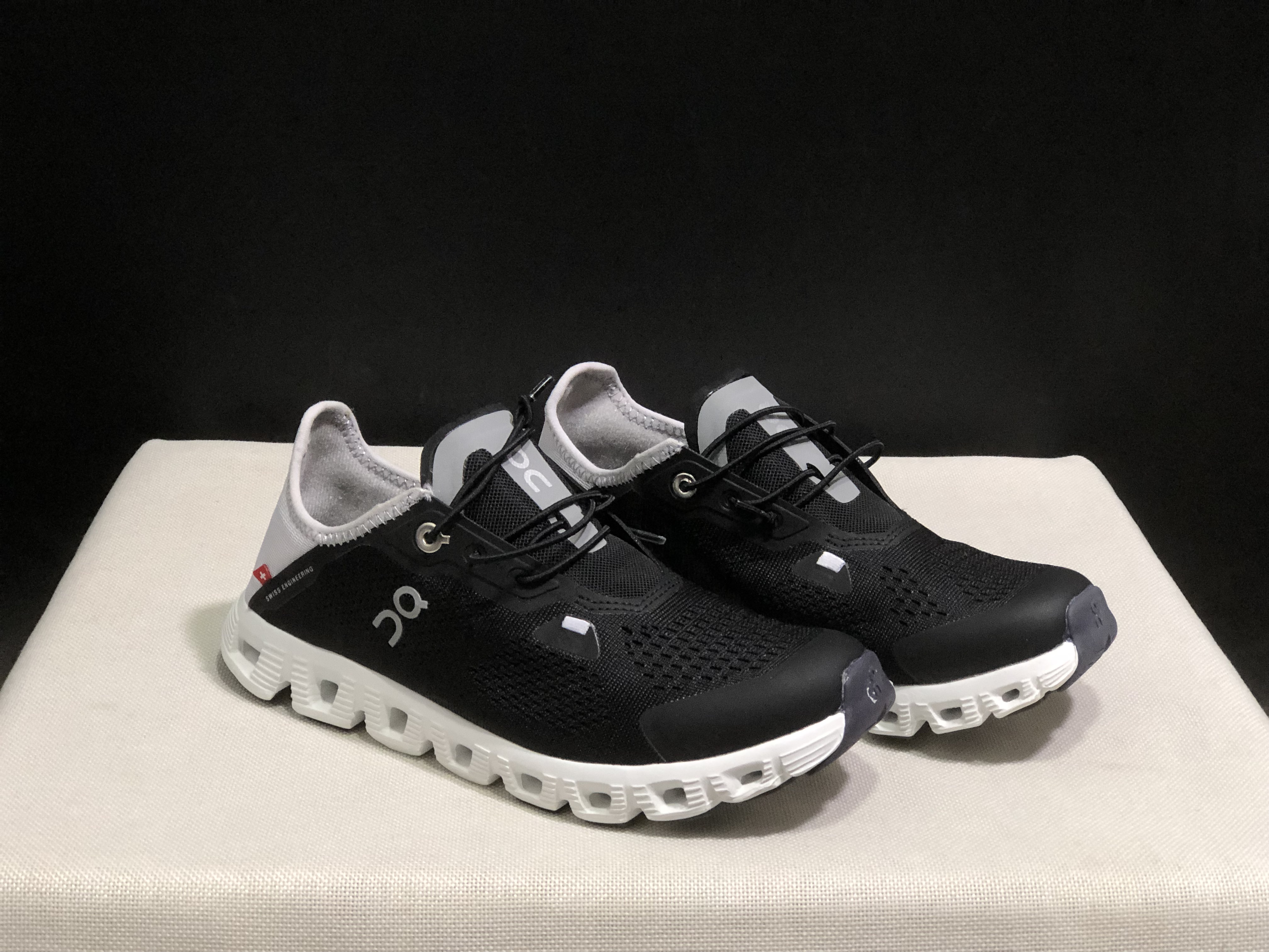 On Running Cloud 5 Coast Convenient And Breathable Running Shoes Black/Mist White