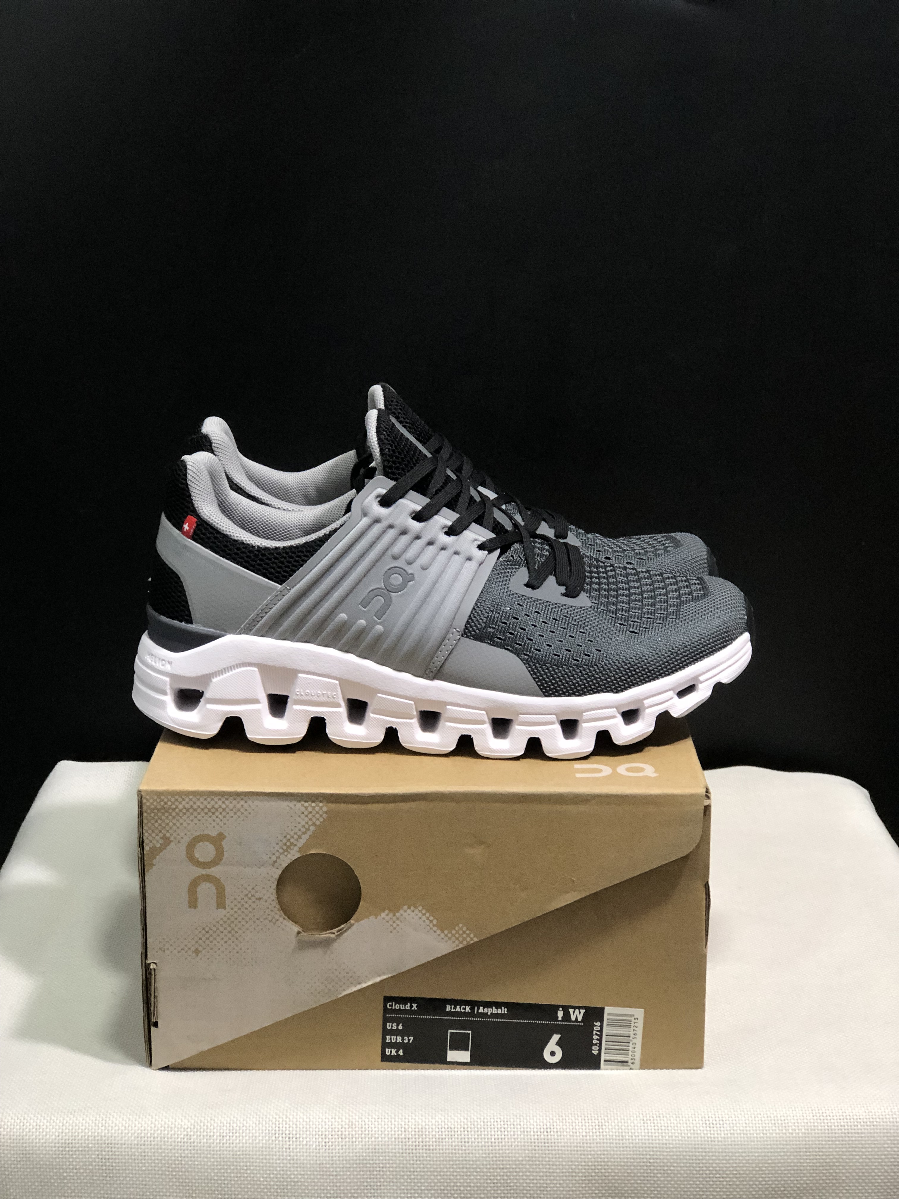 On Running Cloudswift Cushioning Running Shoes Light Grey/Dark Grey