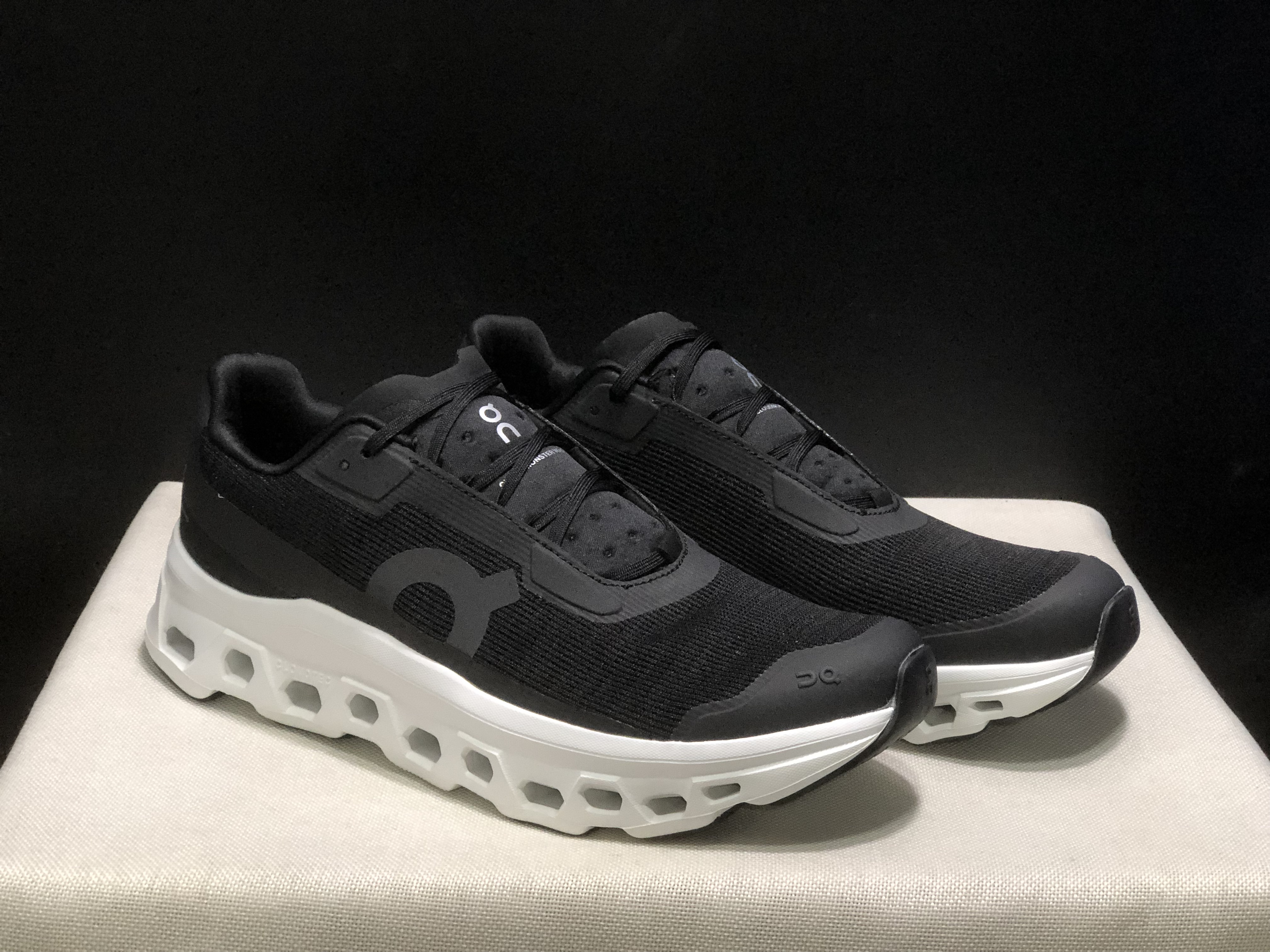 On Running Cloudmonster Void 1 M Casual Running Shoes Black/White