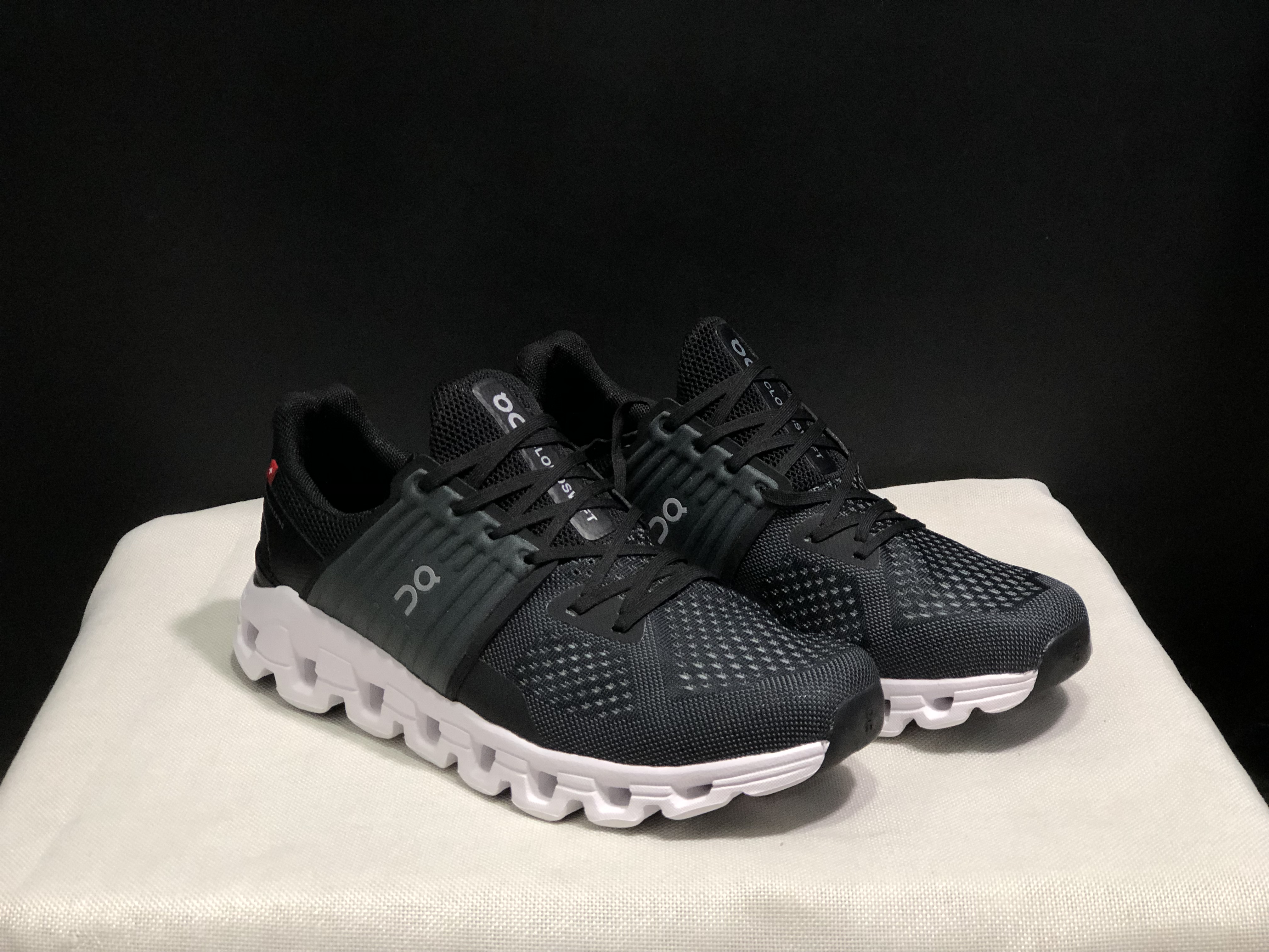 On Running Cloudswift Cushioning Running Shoes Black/White