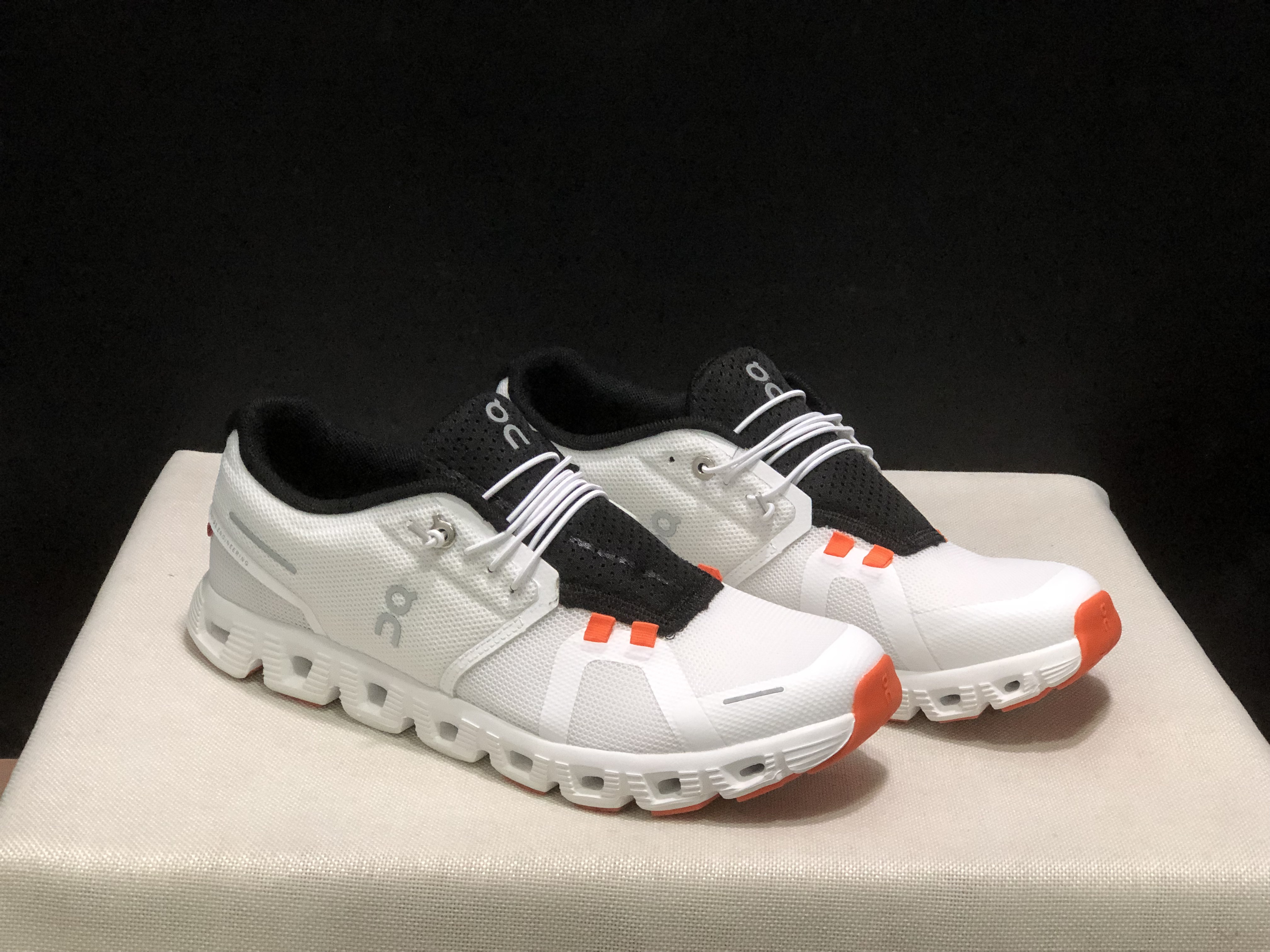 On Running Cloud 5 Lightweight Running Shoes White/Black