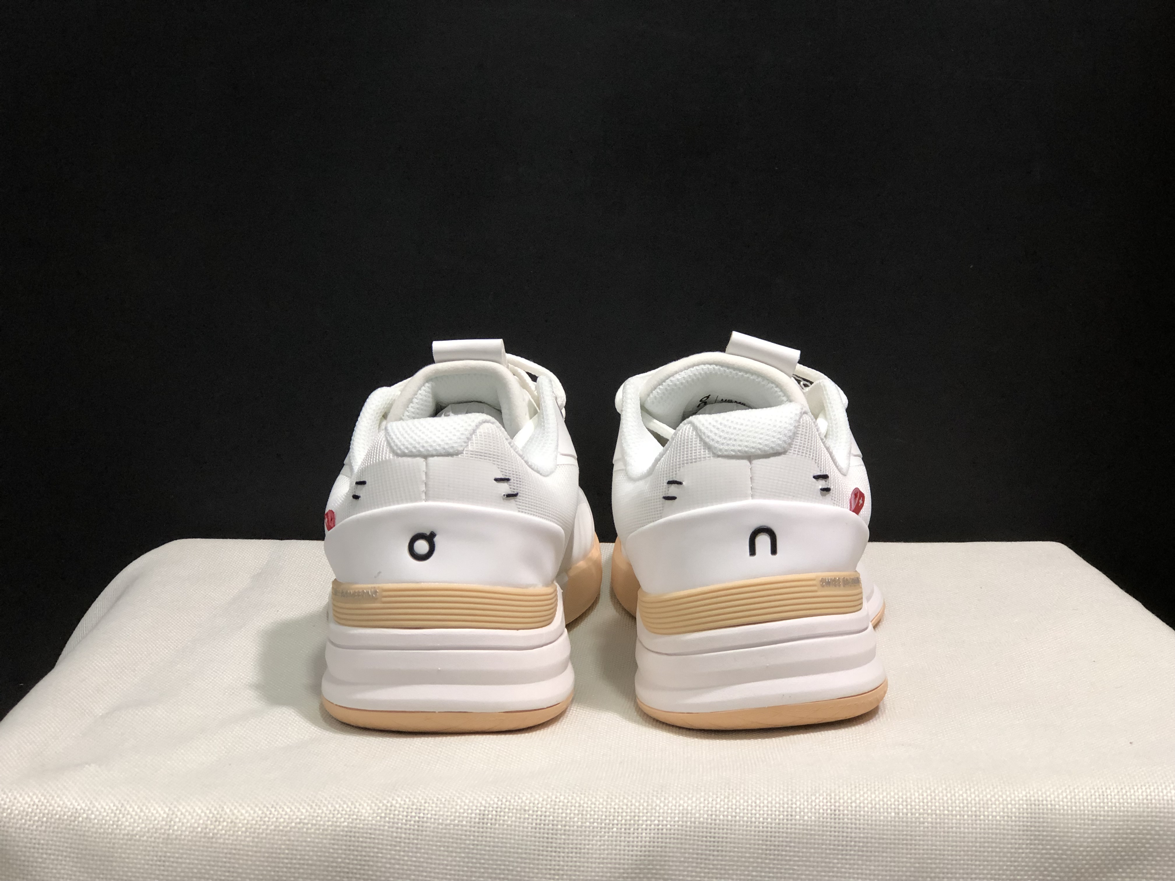 On Running The Roger Rro Durable And Breathable Tennis Shoes White/Light Khaki