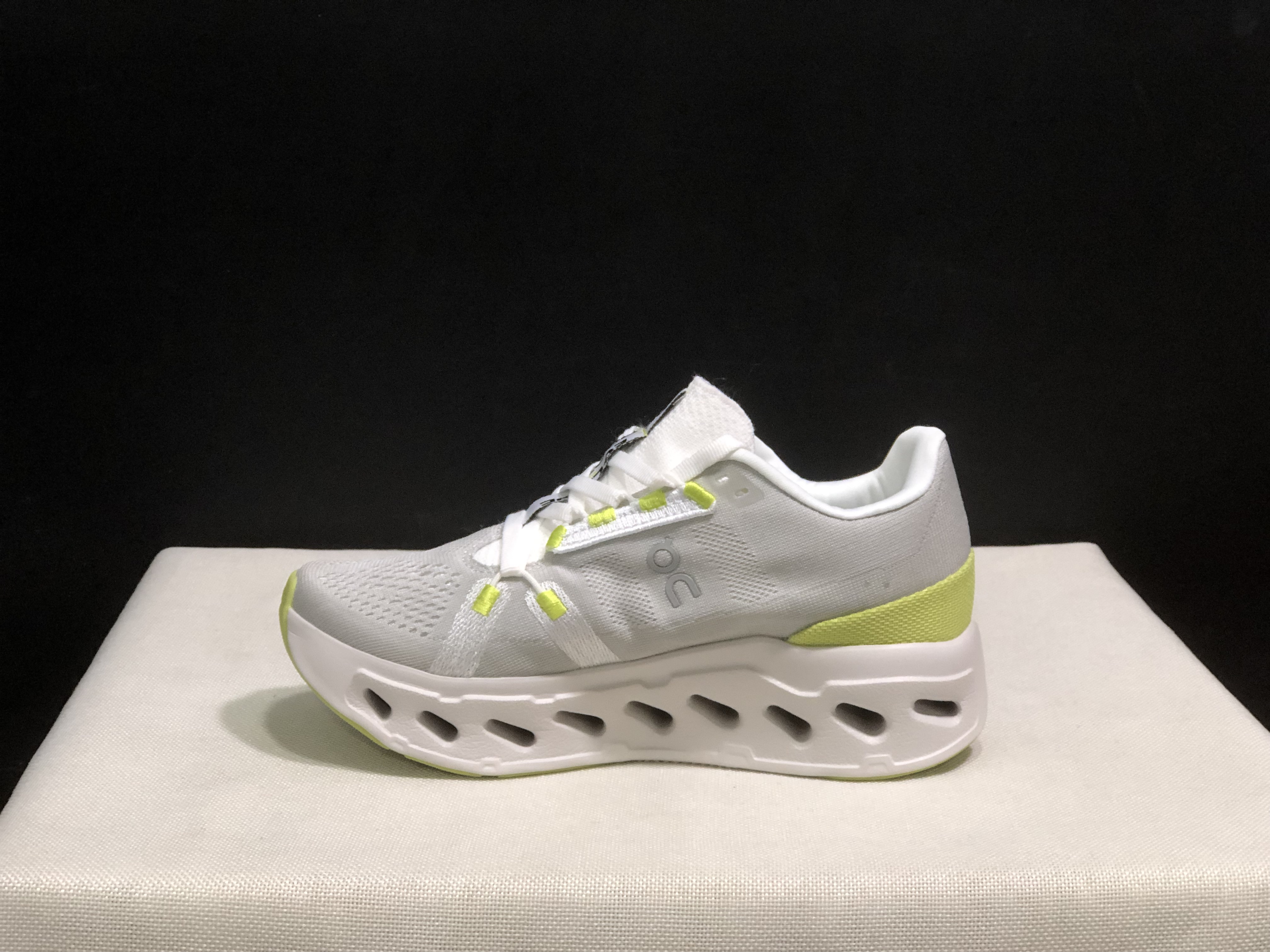 On Running Cloudeclipse Soft And Comfortable Running Shoes White/Sand