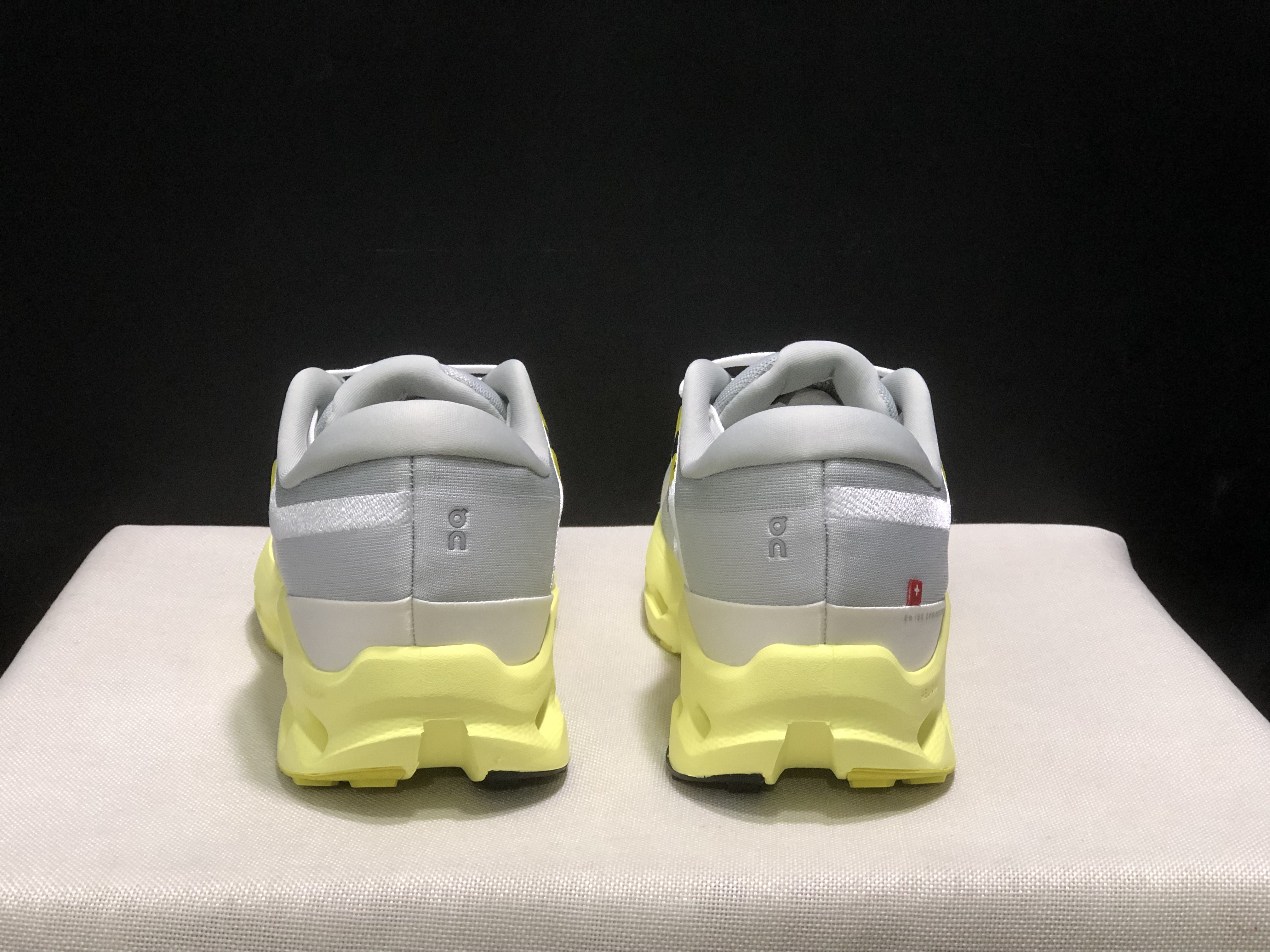 On Running Cloudsurfer 2 Casual Running Shoes Glacier Grey/Yellow