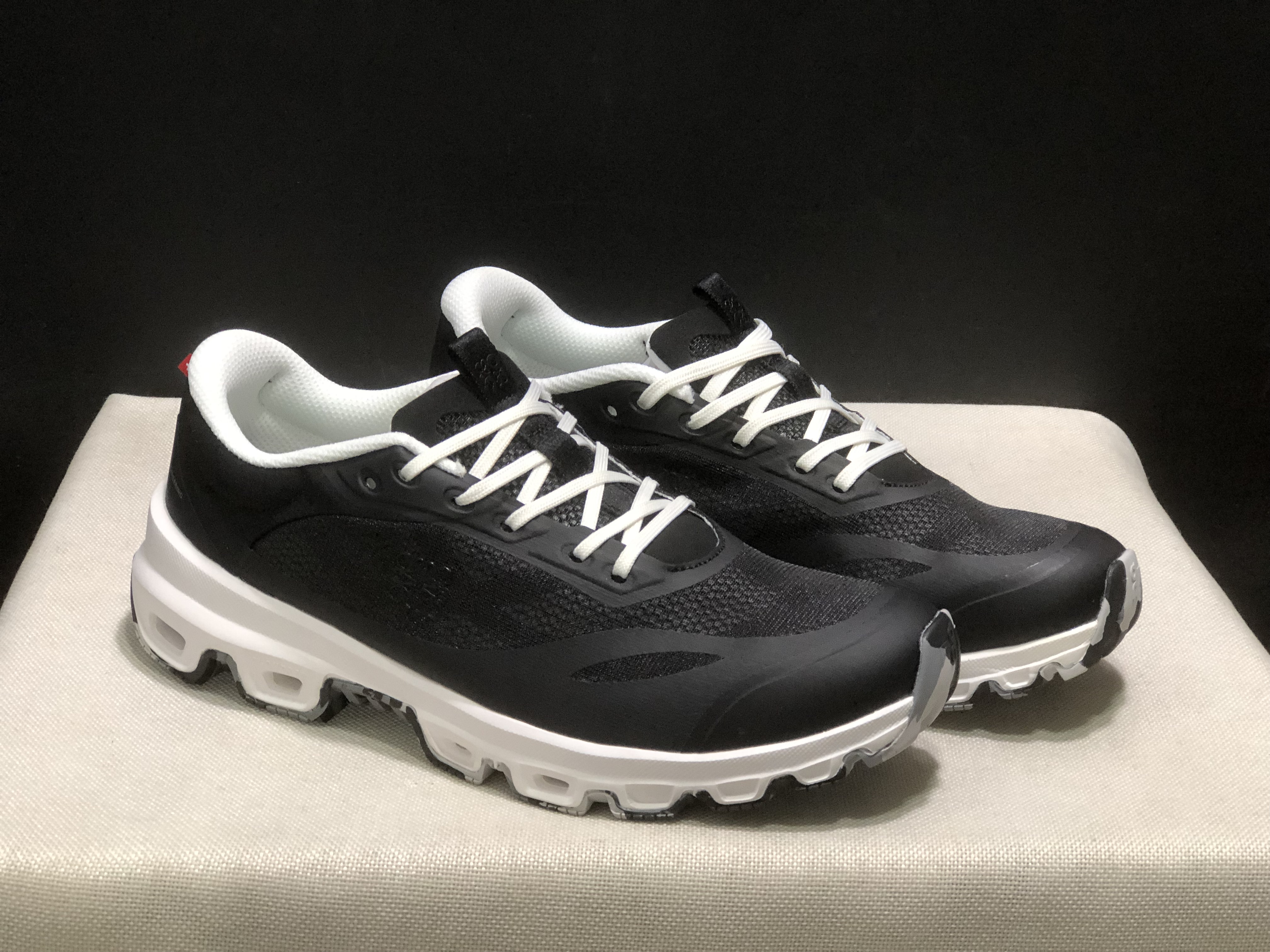 LOEWE x On Running Cloudventure 2.0 Running Shoes Co-Signed Edition Black/White