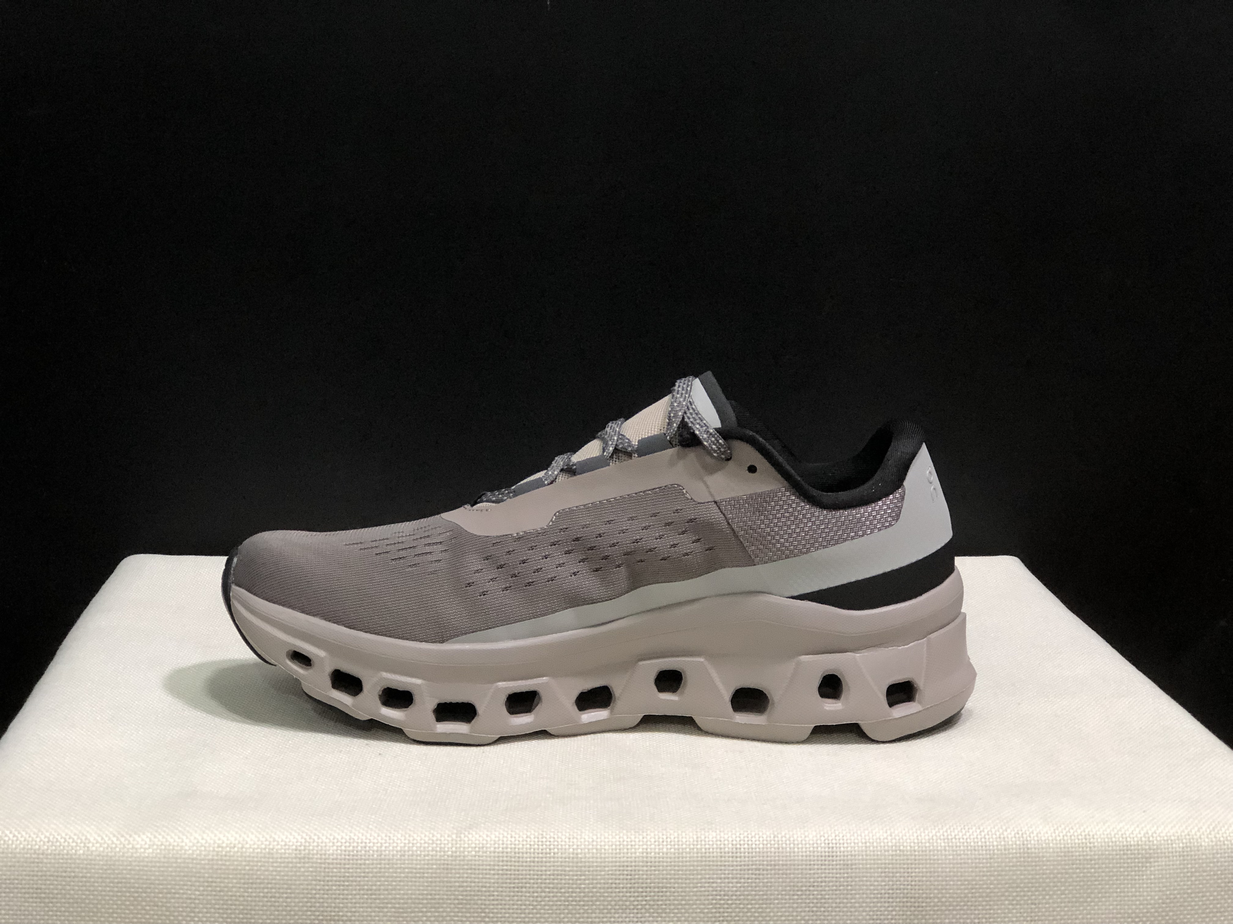 On Running Cloudmonster Anti-Slip Running Shoes Cinder/Fog