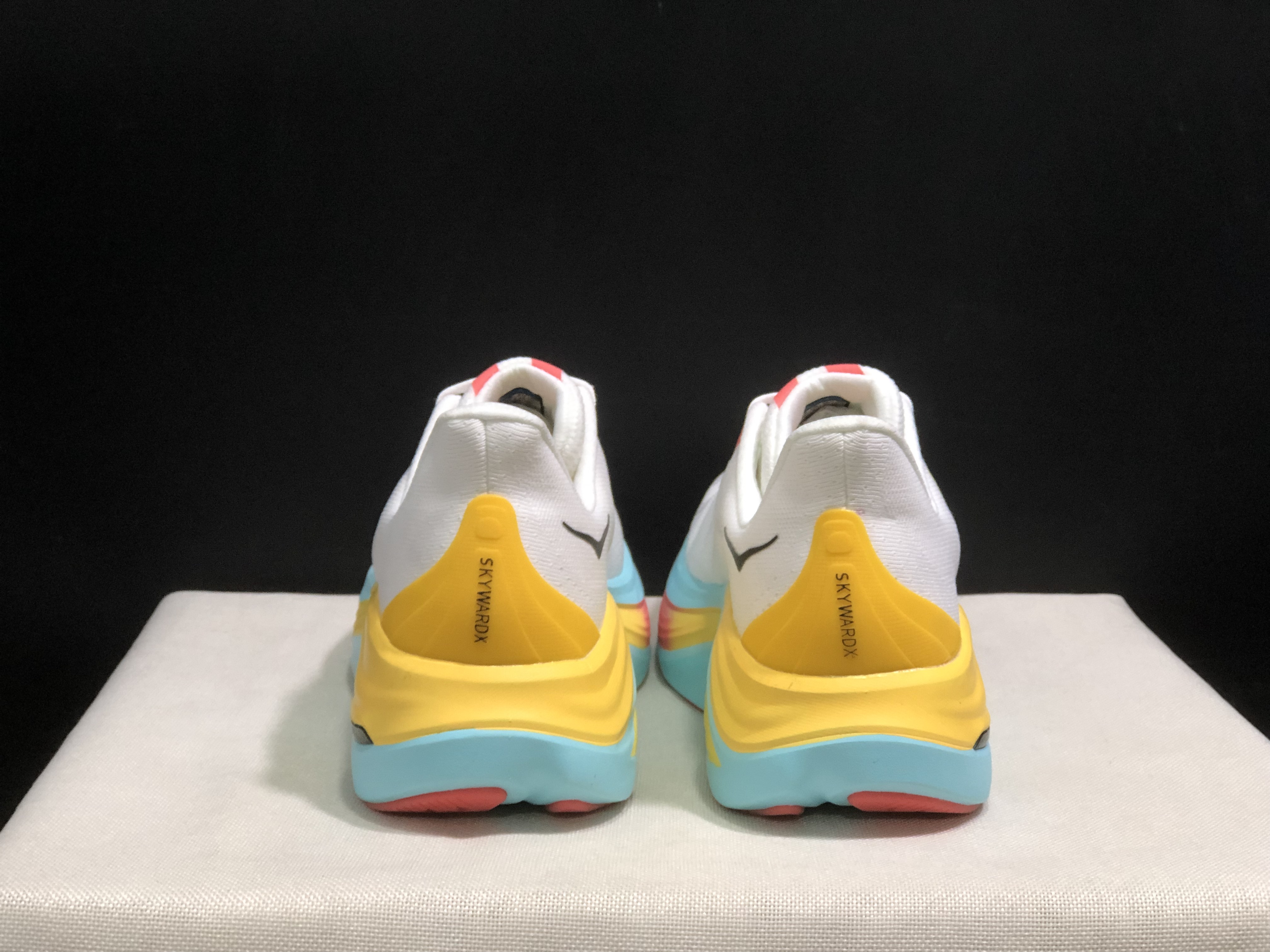 Hoka One One Skyward X White Anti-slip Wear-resistant Running Shoes Sneakers