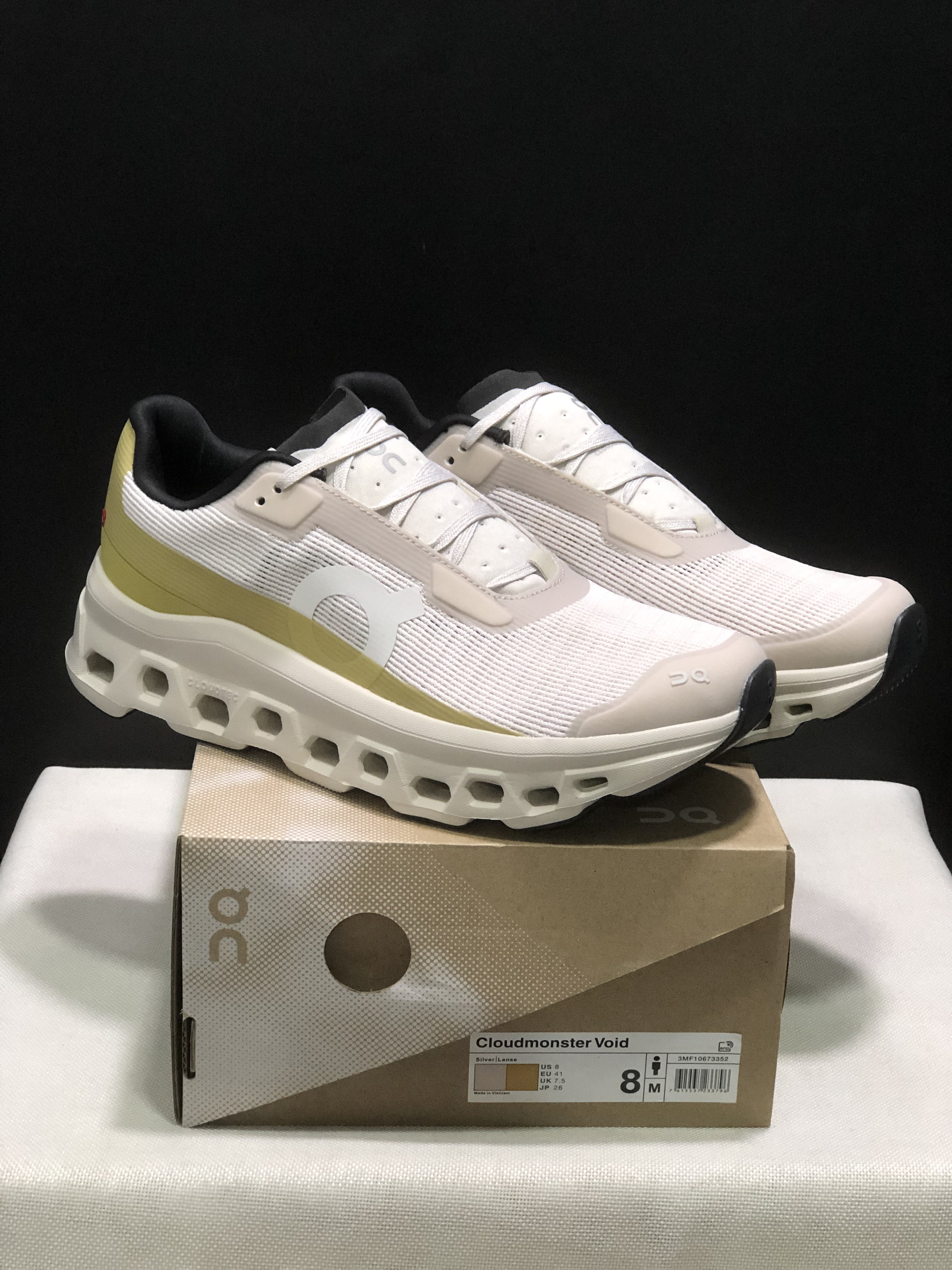 On Running Cloudmonster Void 1 M Casual Running Shoes Light Khaki/Light Green