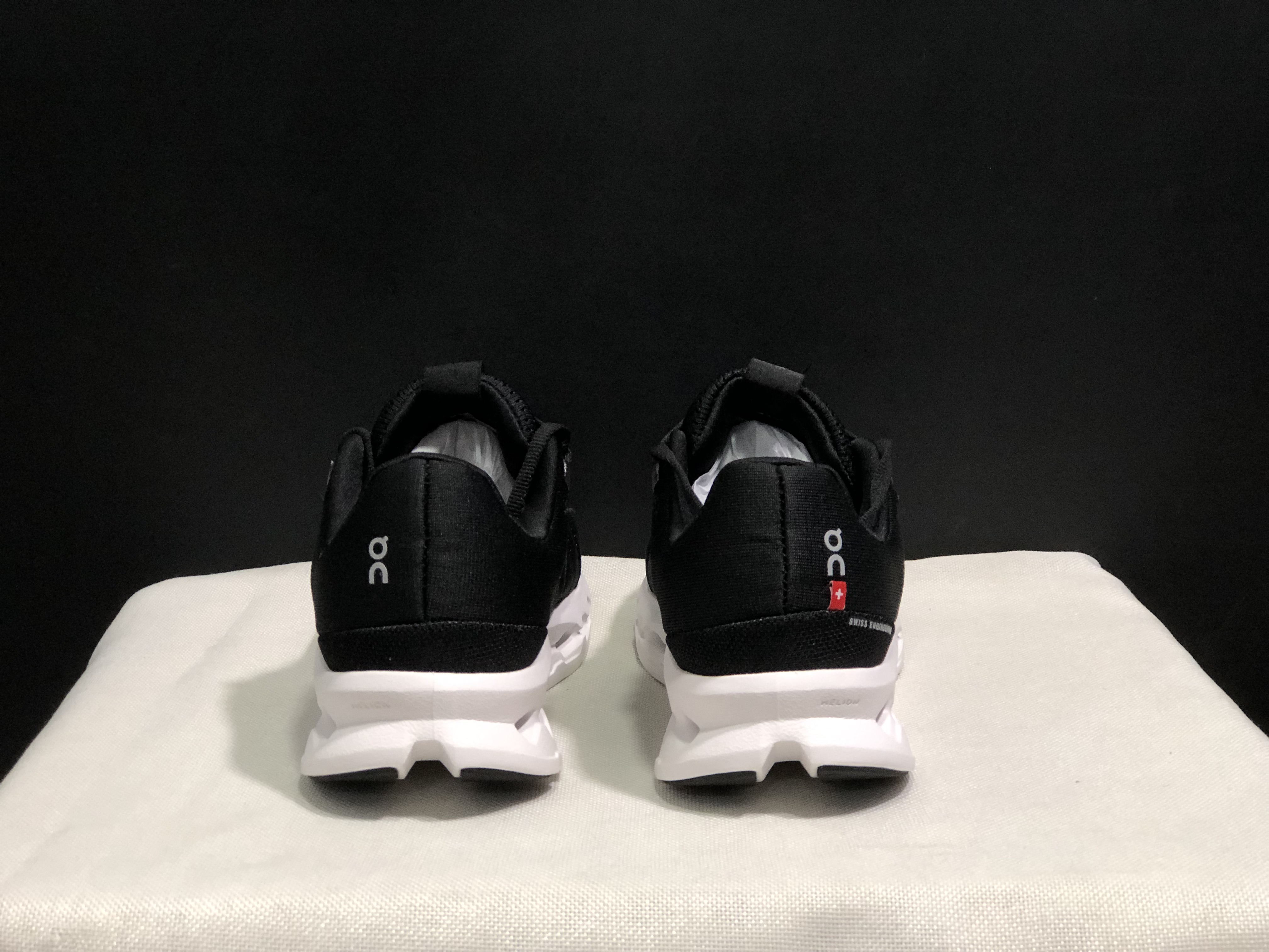 On Running Cloudsurfer Training Anti-Slip Running Shoes Black/White