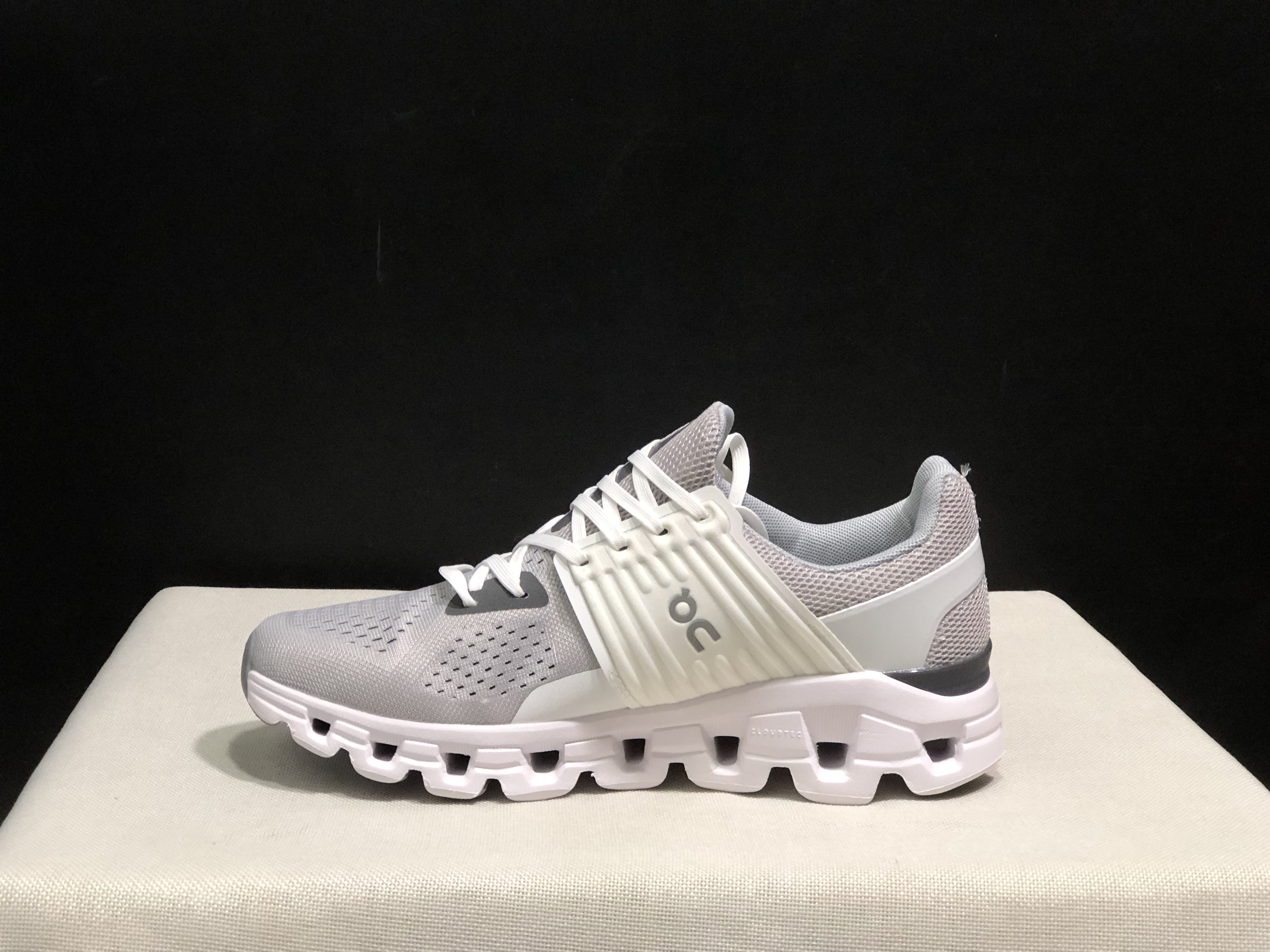 On Running Cloudswift Cushioning Running Shoes Light Grey/White