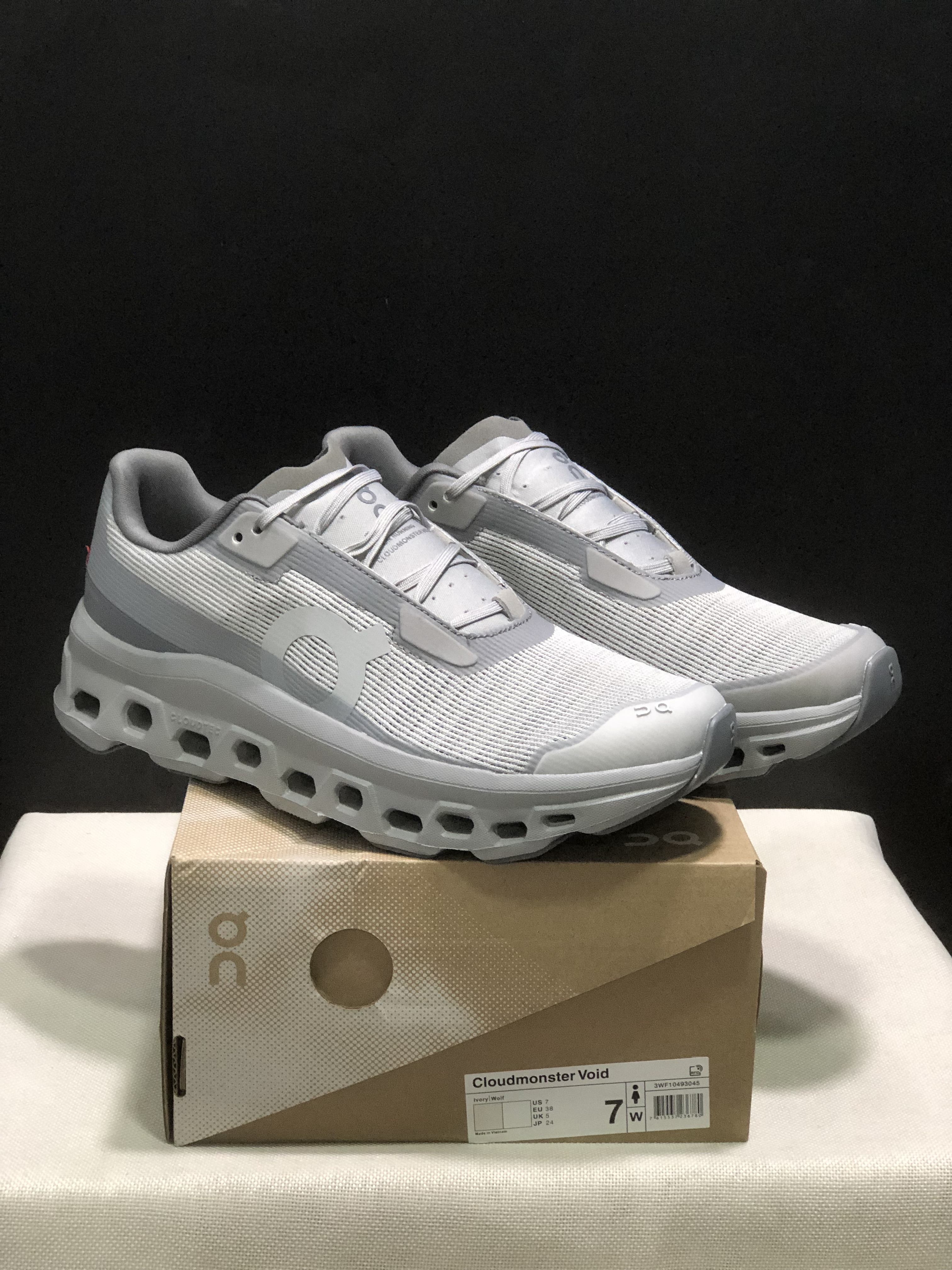On Running Cloudmonster Void 1 M Casual Running Shoes Light Grey
