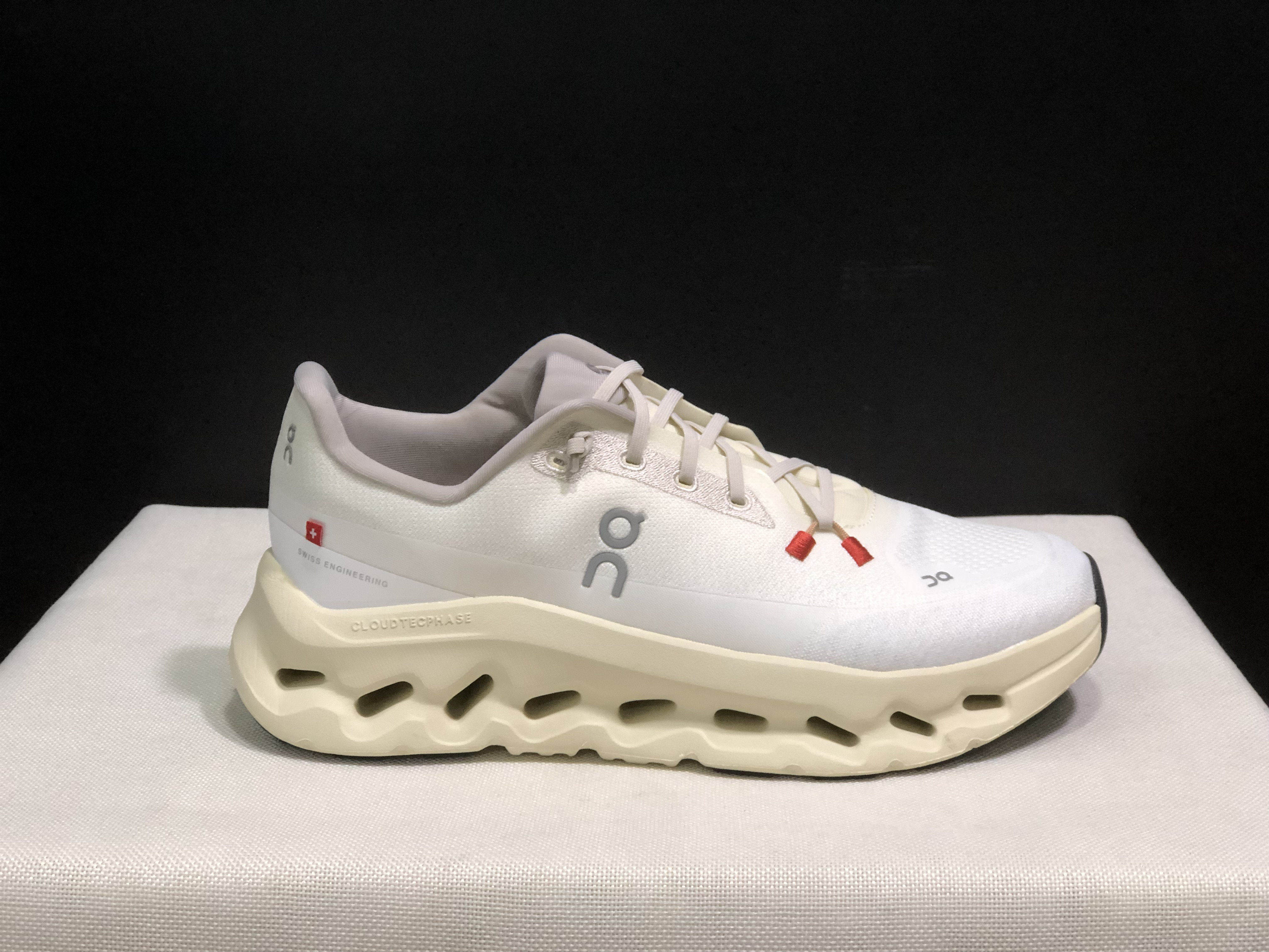 On Running Cloudtilt Durable Casual Life Shoes Sand/Cream