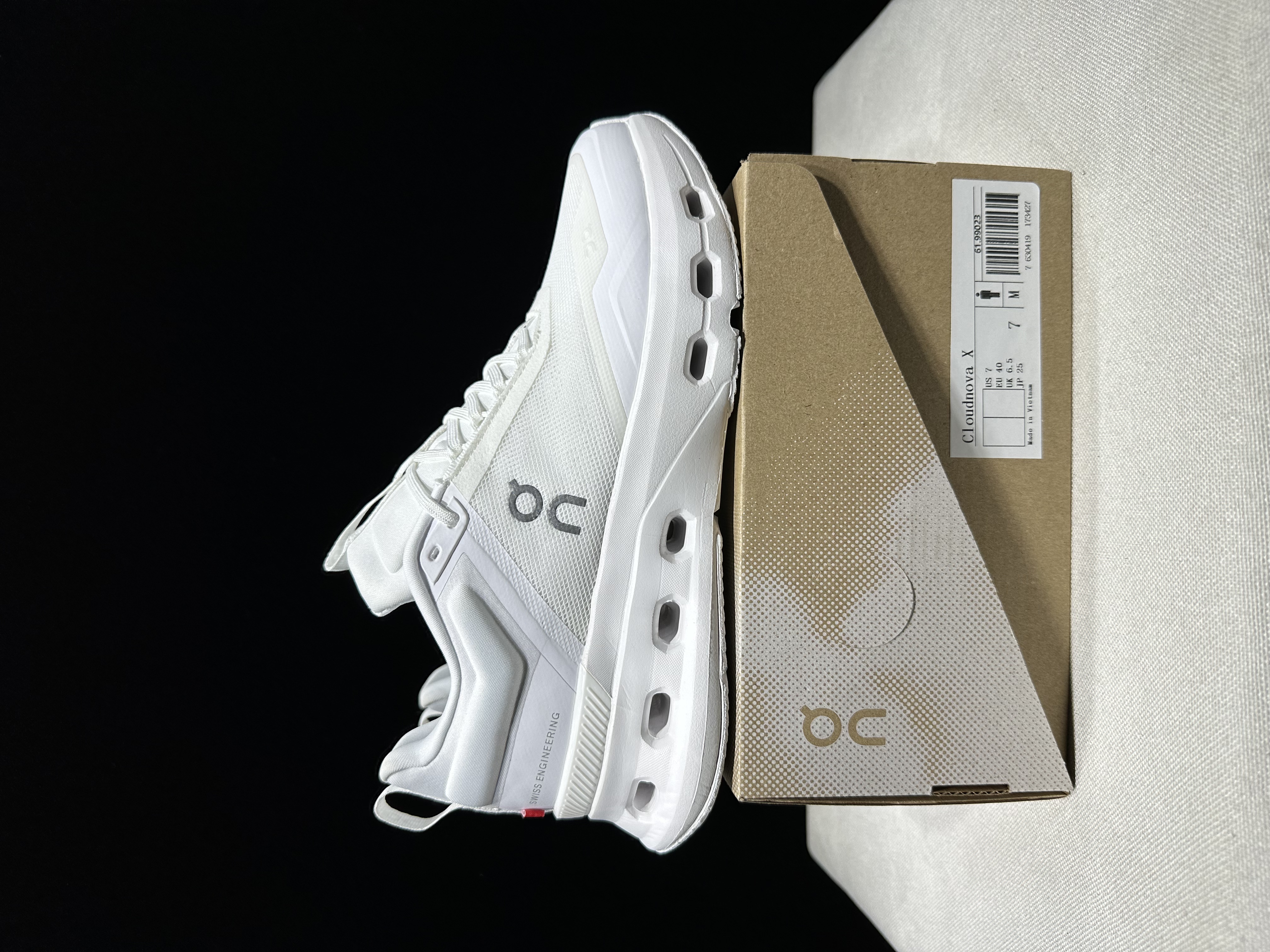 On Running Cloudnova X Comfortable Anti-Slip White Running Shoes