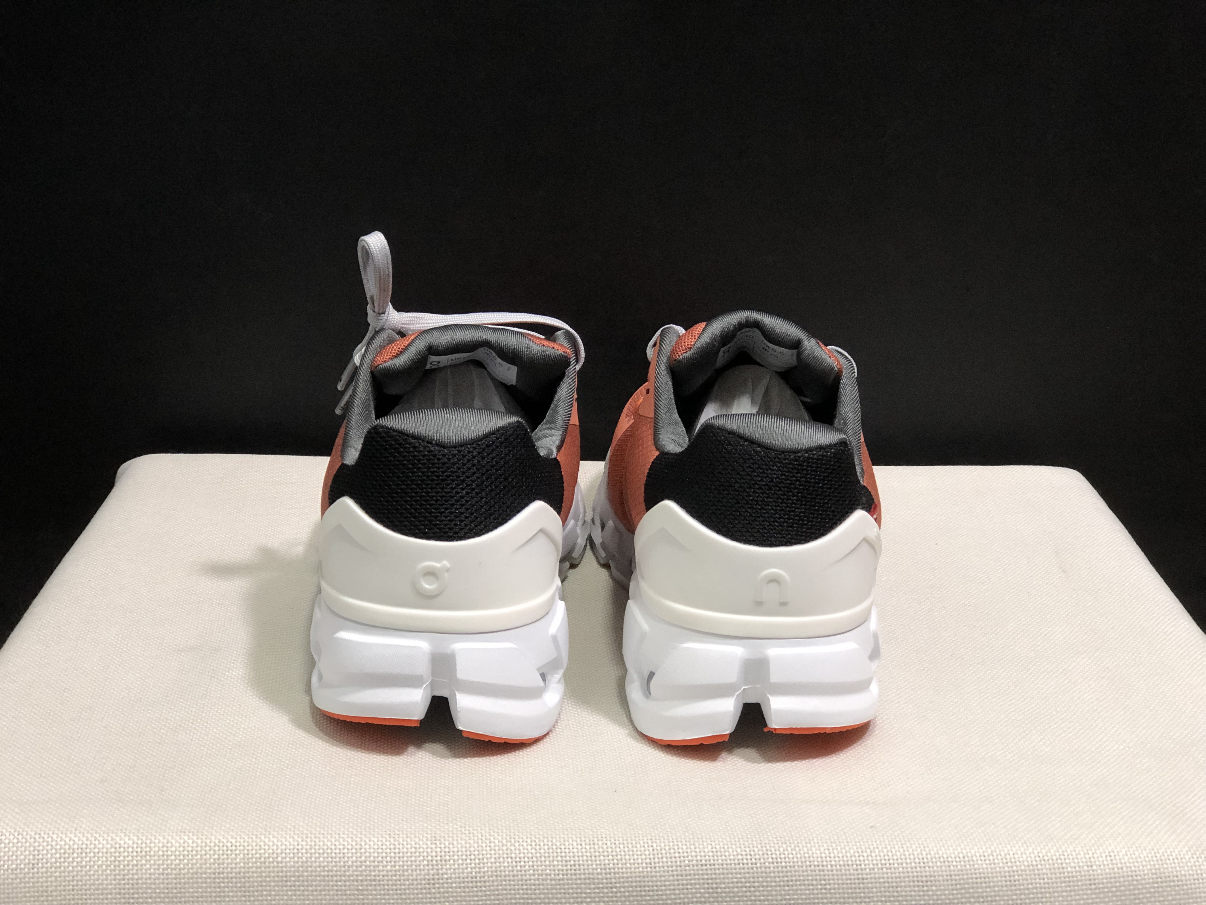 On Running Cloudflow 4 Shock-Absorbing And Wear-Resistant Running Shoes Ginger/White