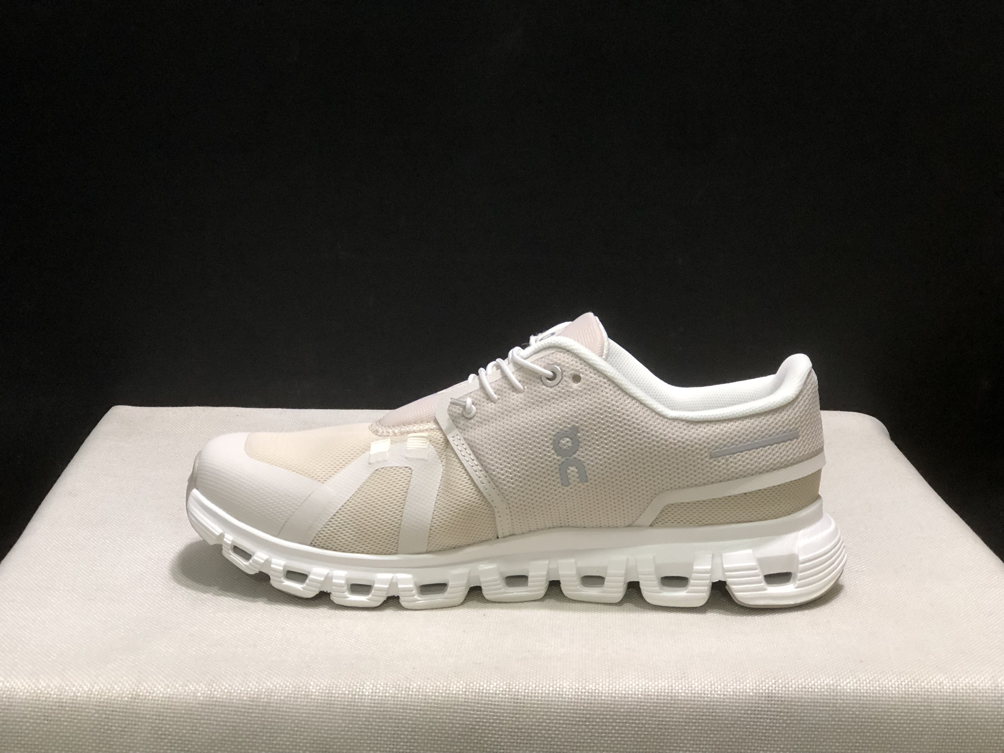 On Running Cloud 6 Casual Life Shoes Pearl White