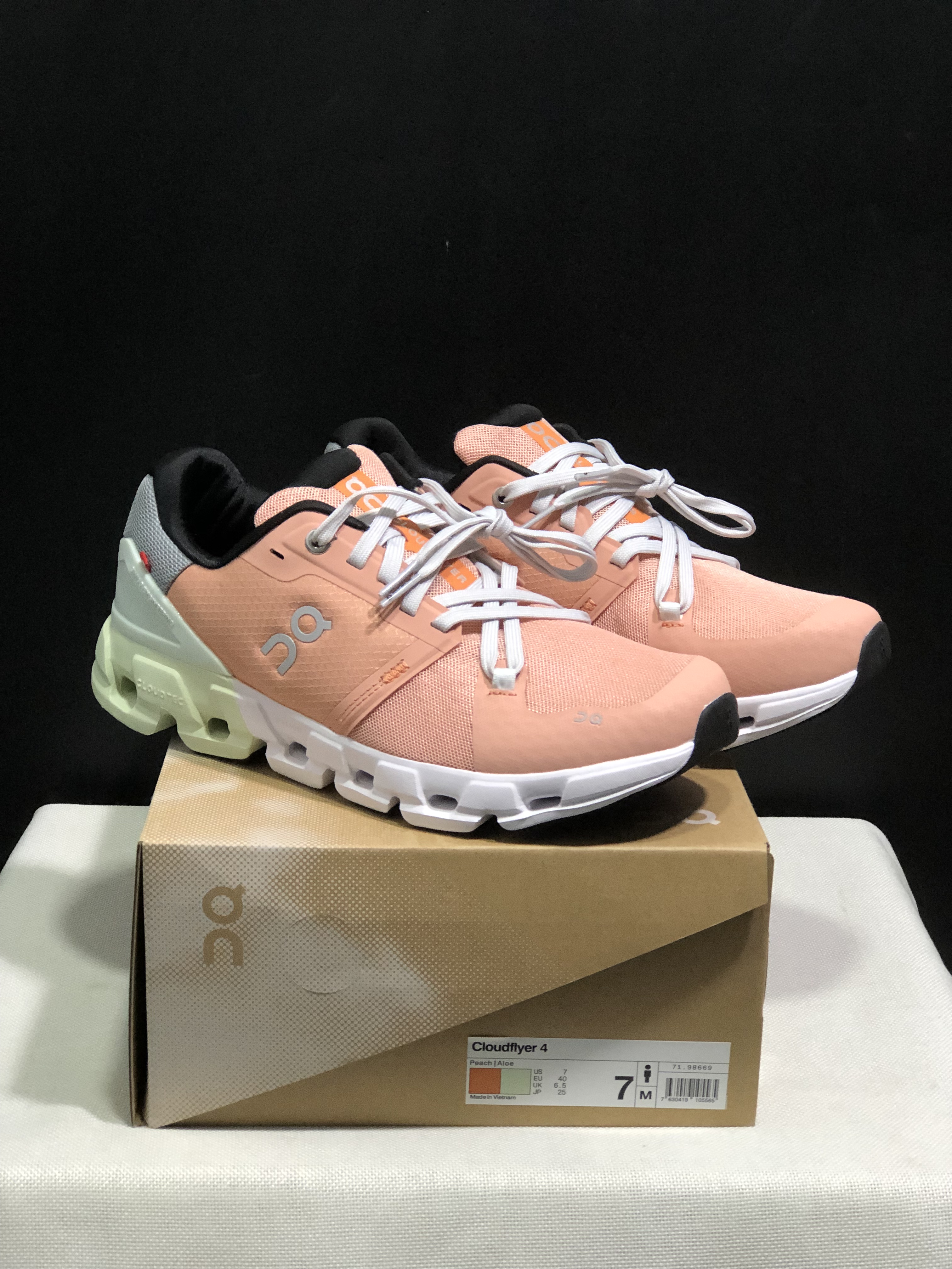 On Running Cloudflow 4 Shock-Absorbing And Wear-Resistant Running Shoes Peach/Aloe