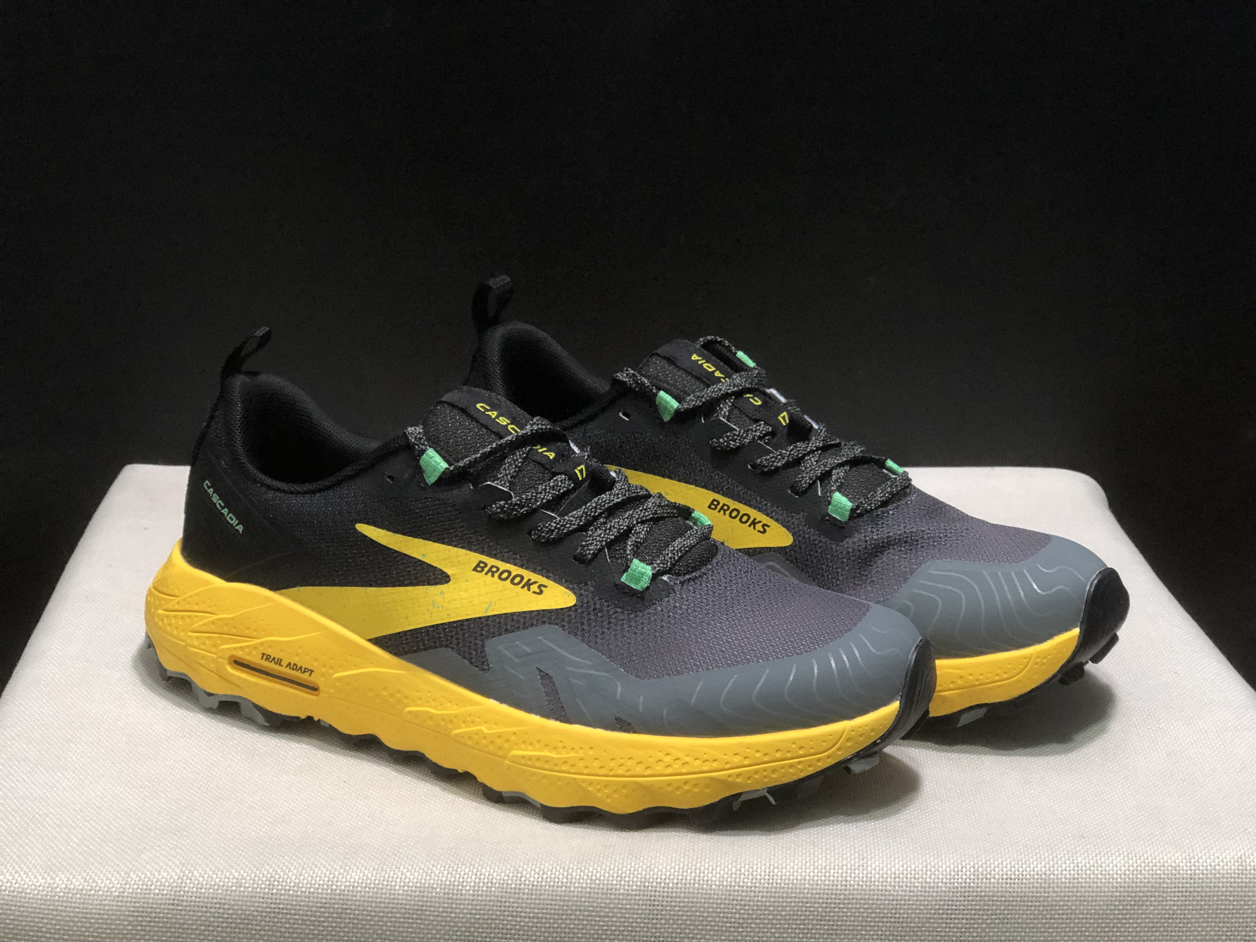 Brooks Cascadia 17 Trail Running Shoes Charcool Grey Yellow