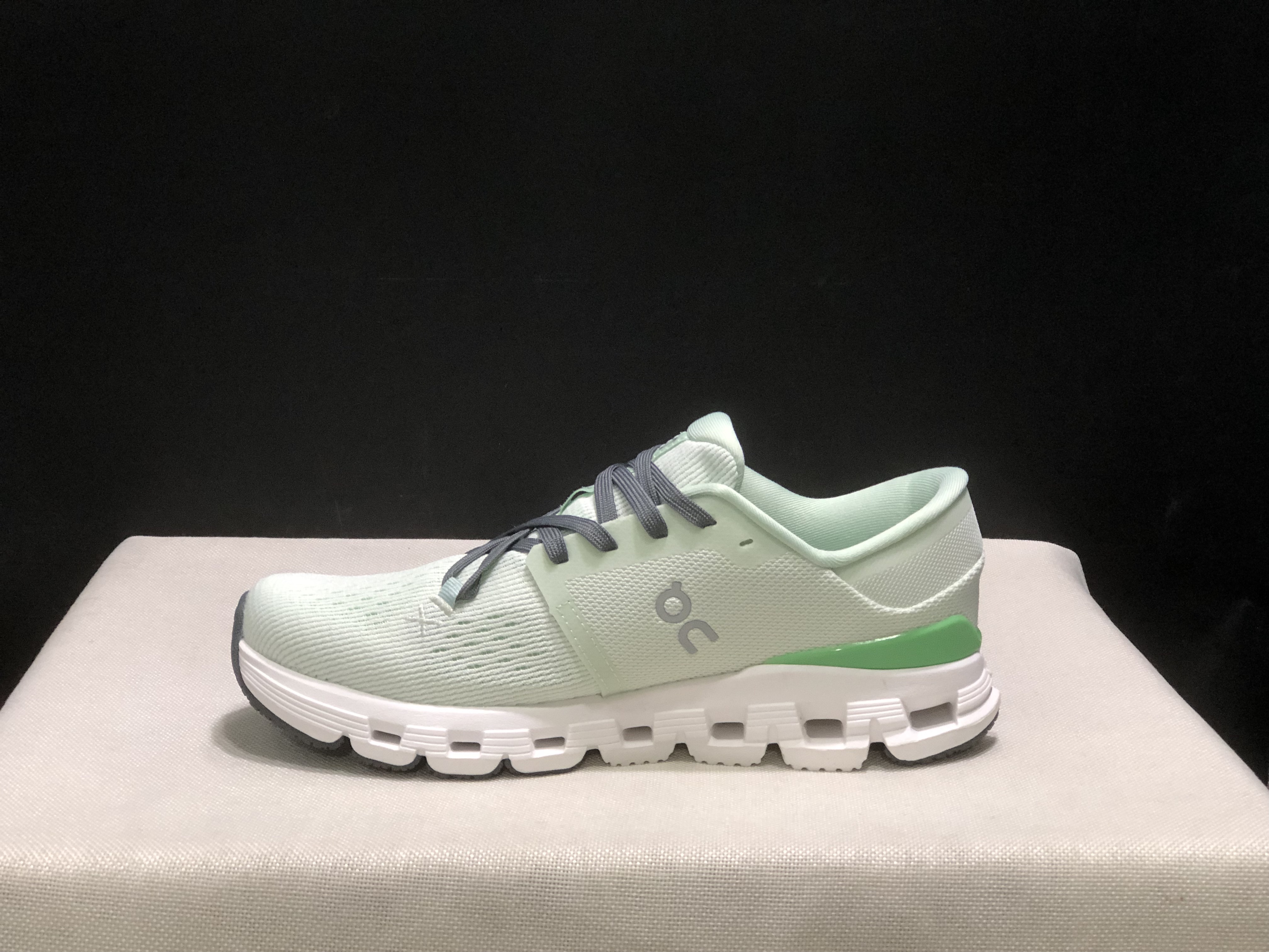 On Running Cloud X4 Comfortable Running Shoes Aloe/Honeydew