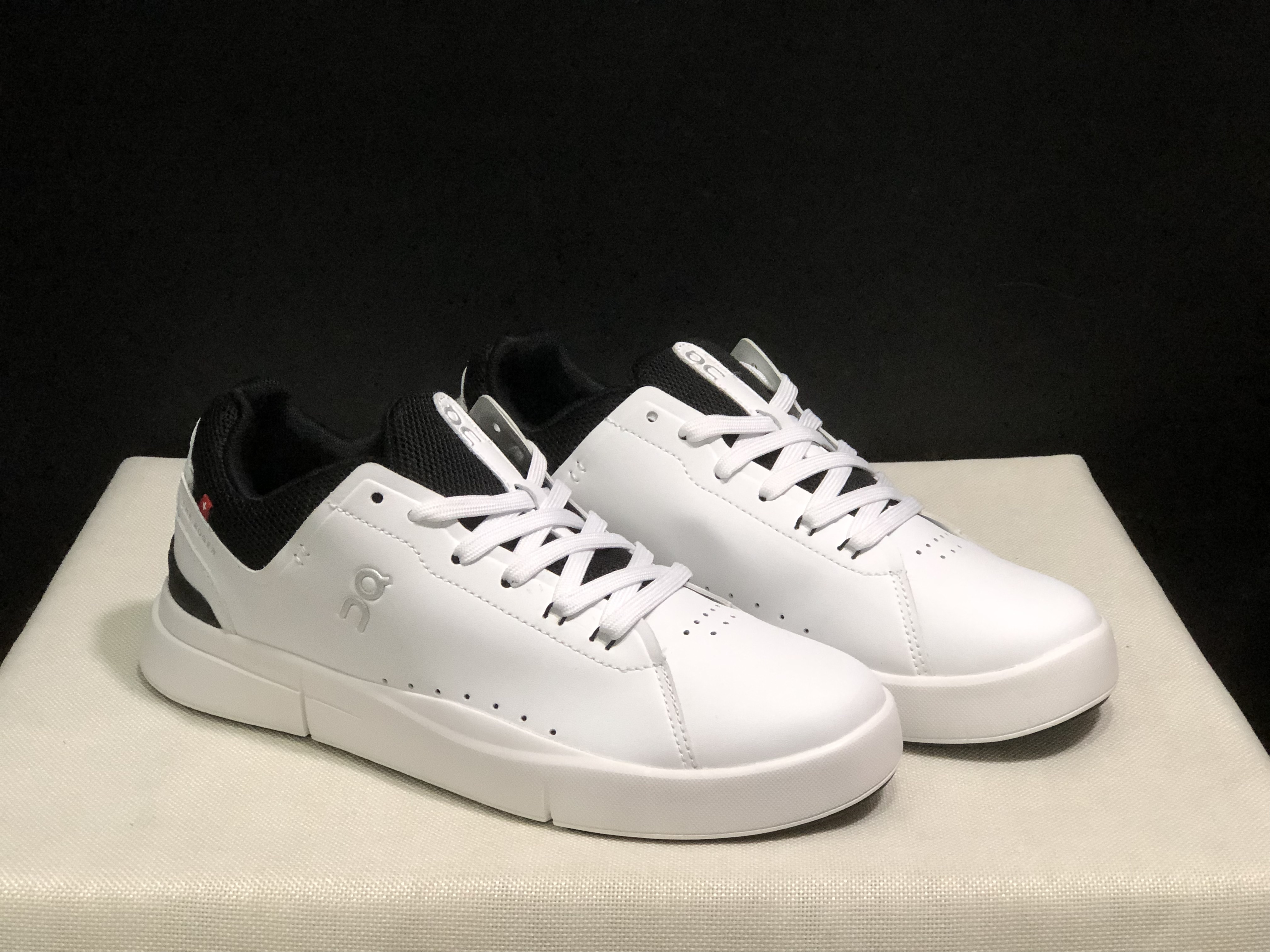 On Running The Roger Spin Board Shoes White/Black