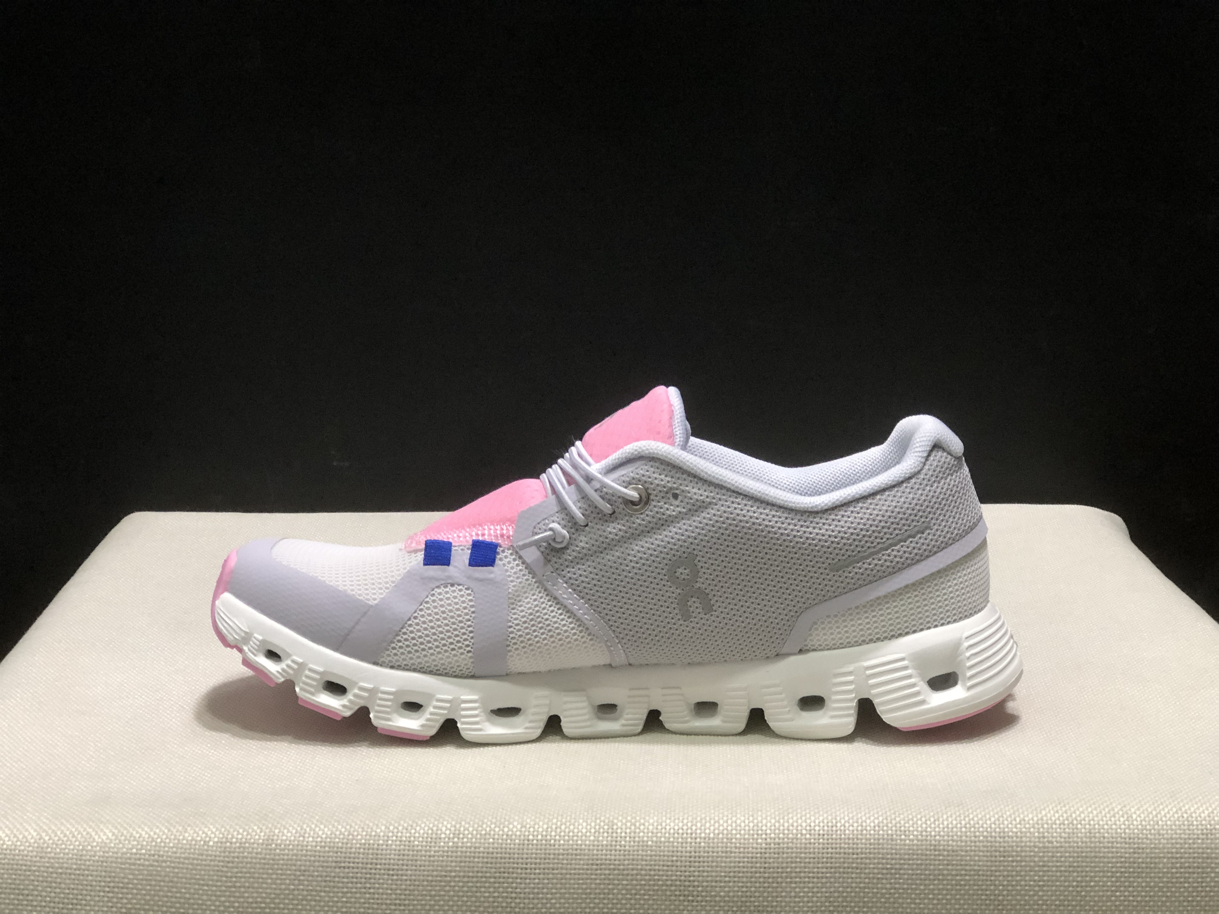 On Running Cloud 5 Lightweight Running Shoes Grey/Peach