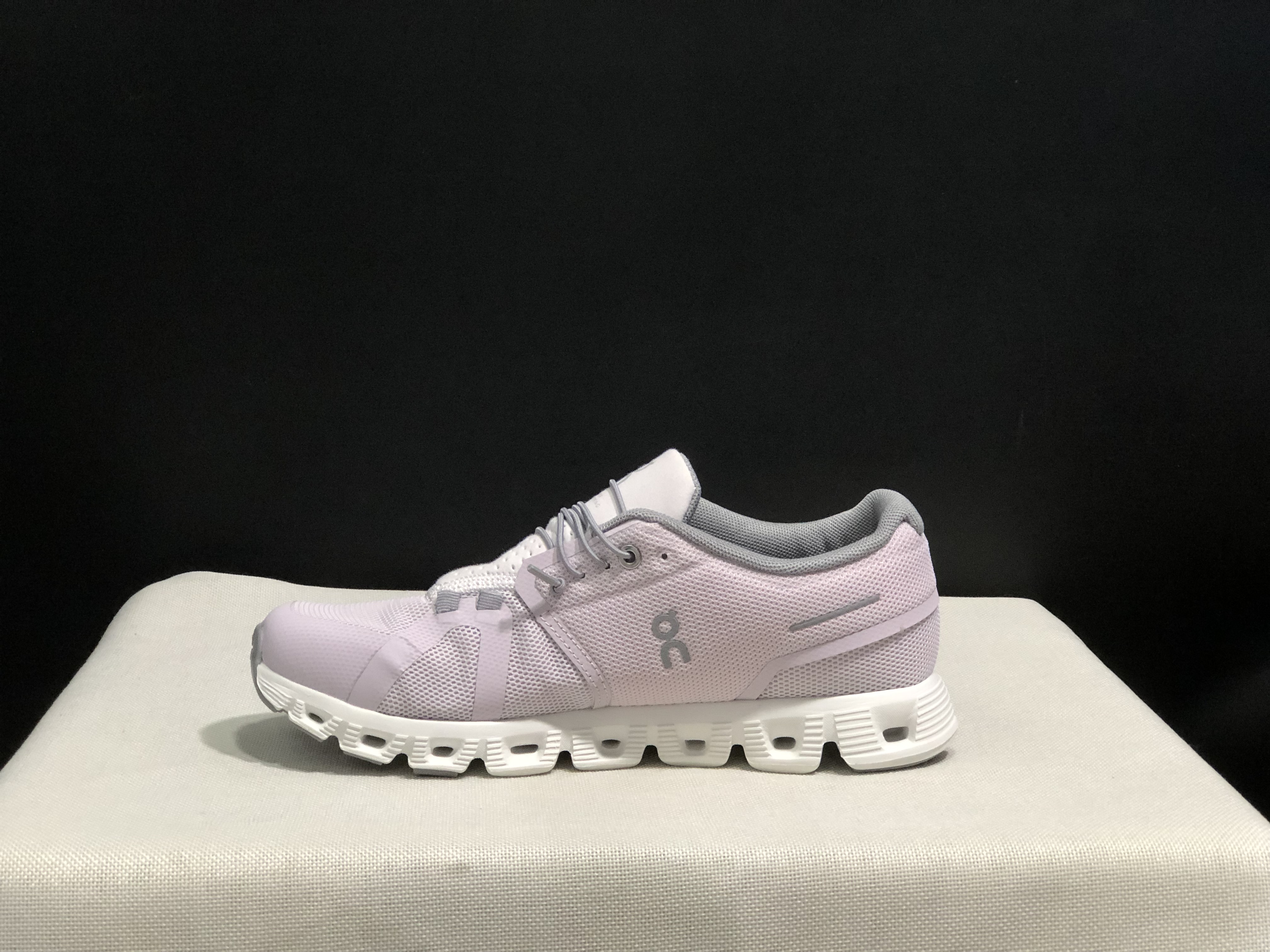 On Running Cloud 5 Lightweight Running Shoes Light Purple