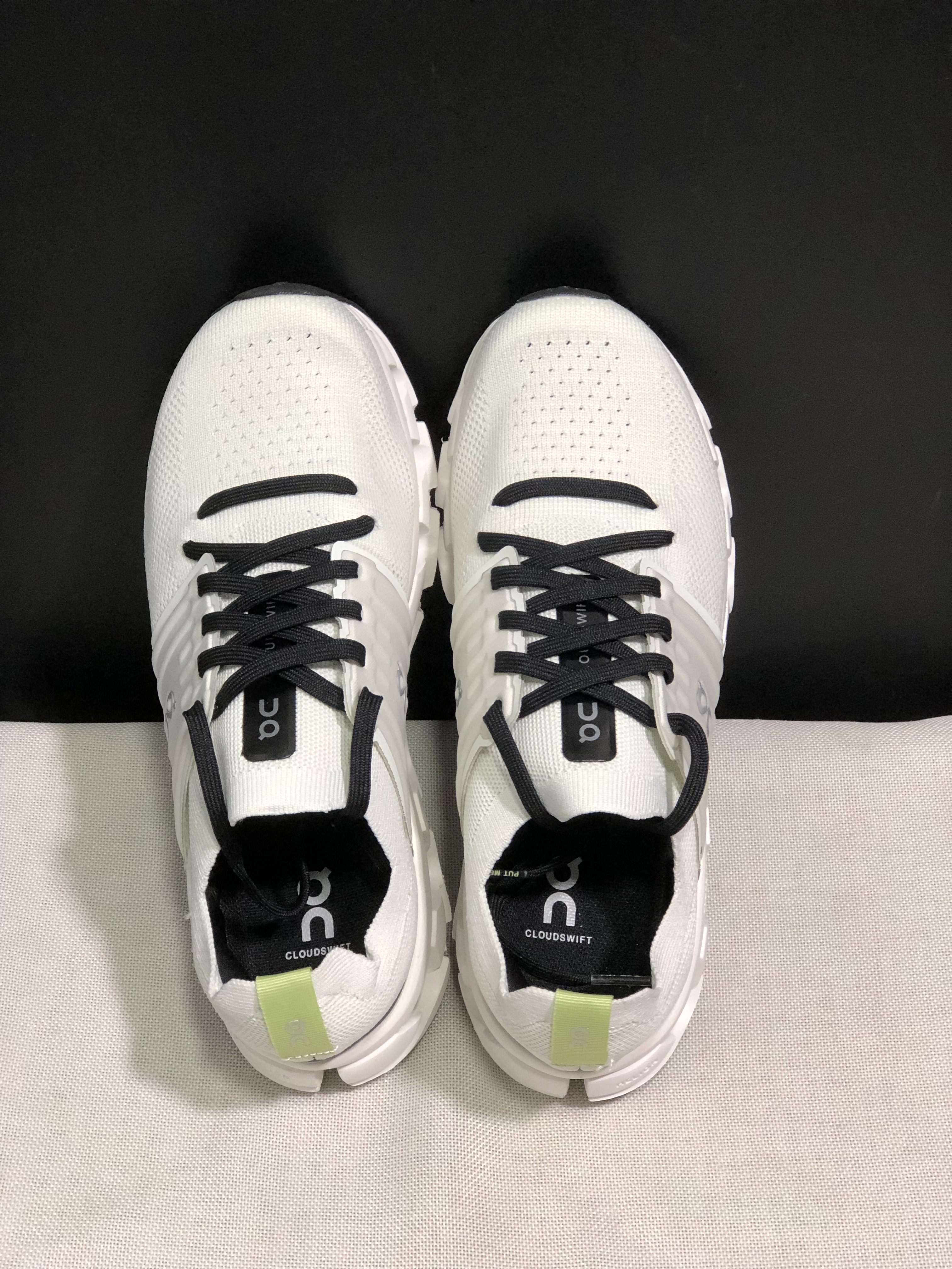 On Running Cloudswift 3 Trendy And Comfortable Running Shoes Black/Ivory