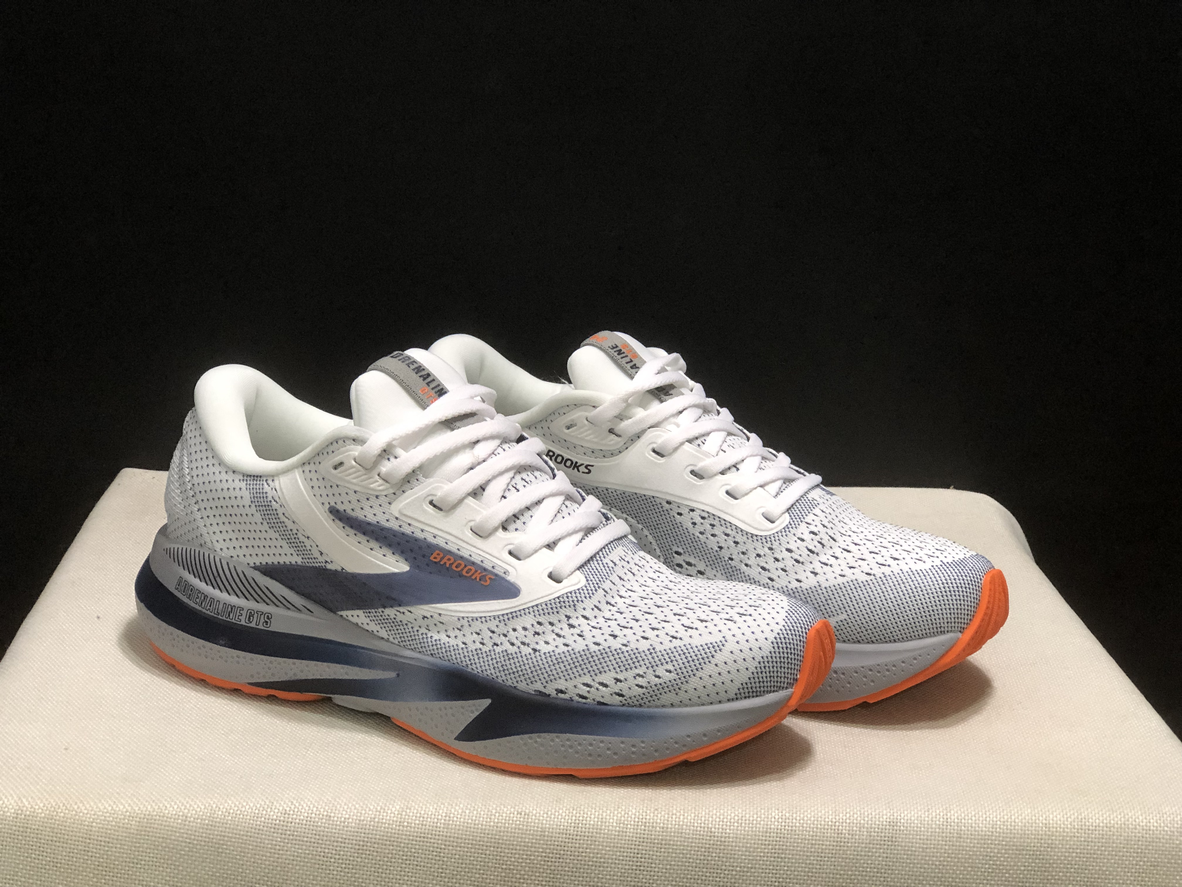 Brooks Adrenaline GTS 24 Casual Running Shoes White/Peacoat/Alioy