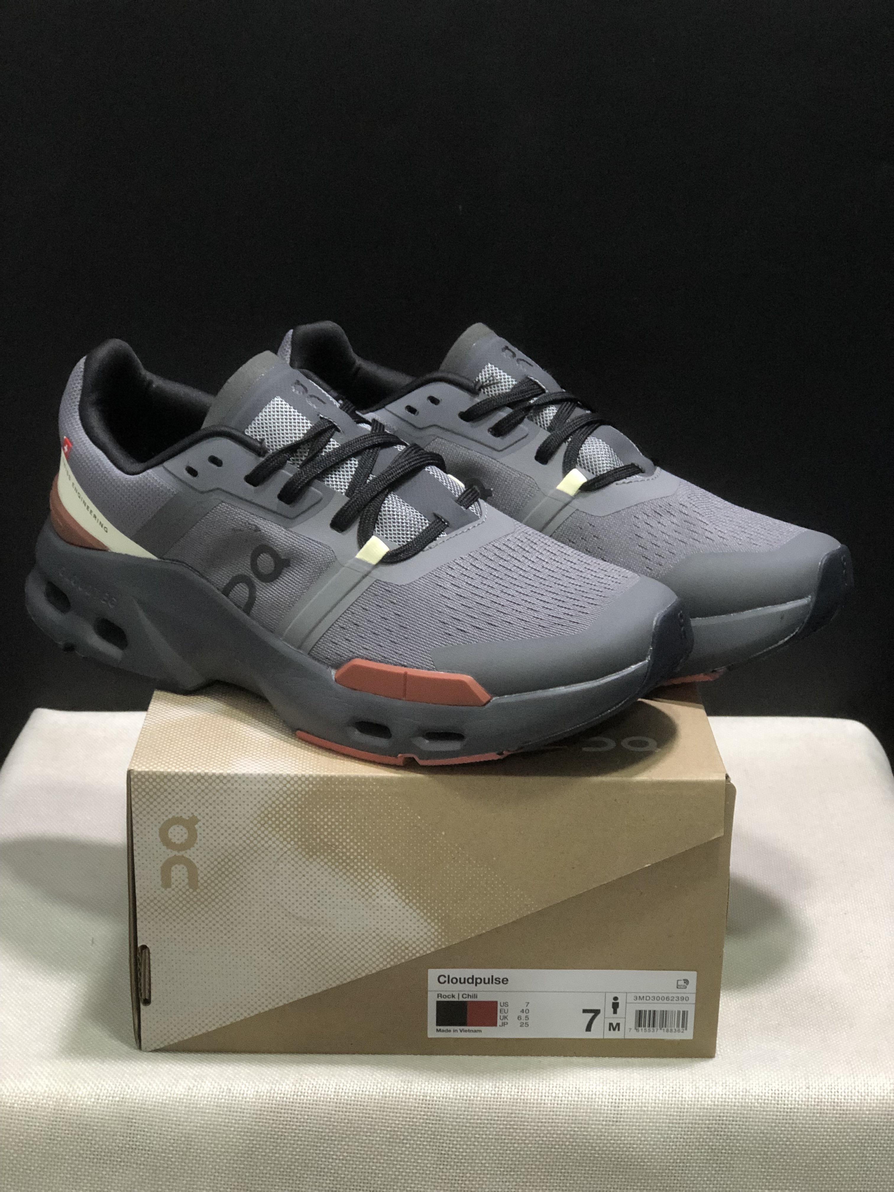 On Running Cloudpulse Comfortable Running Shoes Rock/Chili