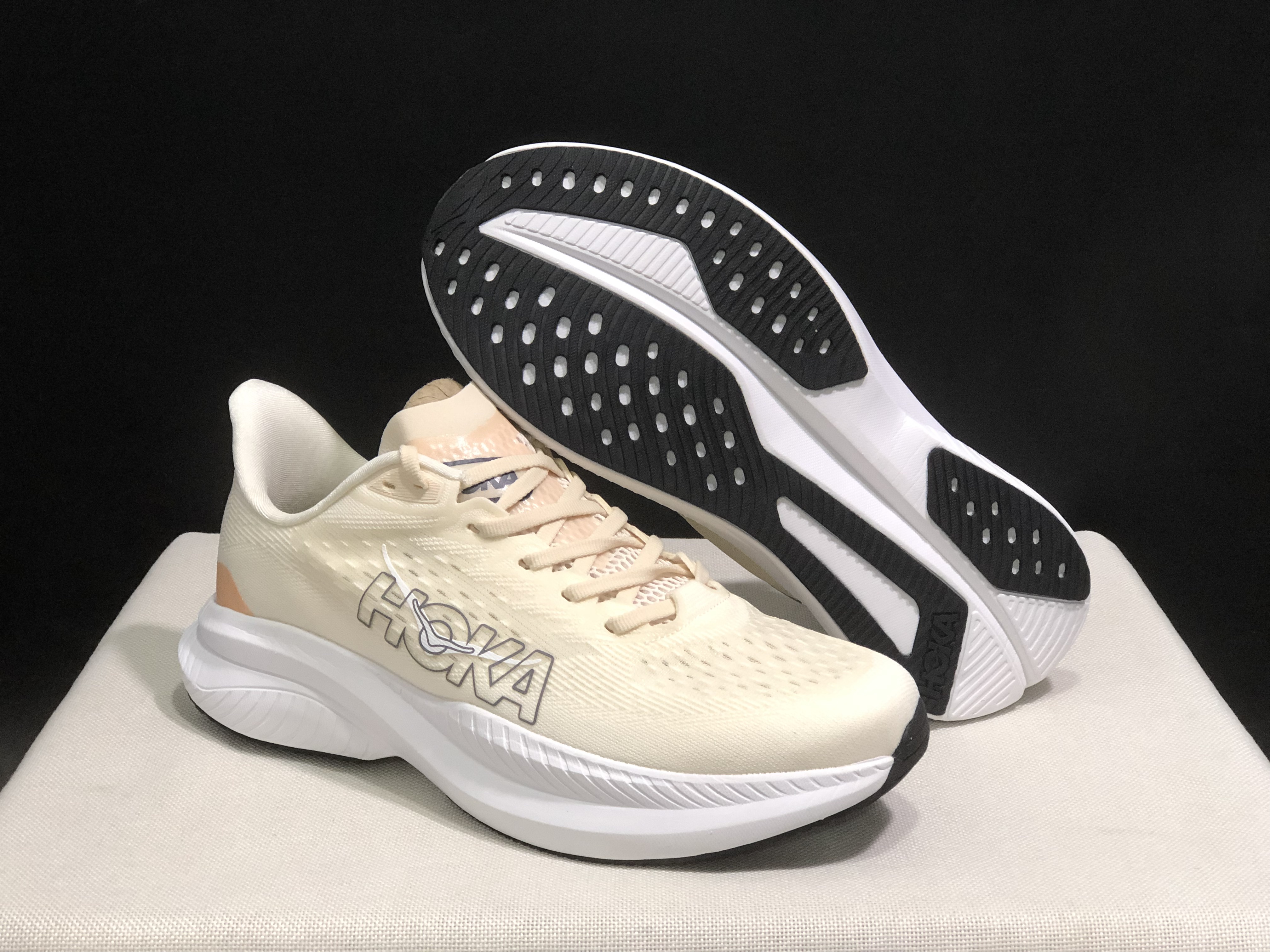 Hoka One One Mach 6 Wear-resistant Breathable Low-top Running Shoes Sneakers Cream