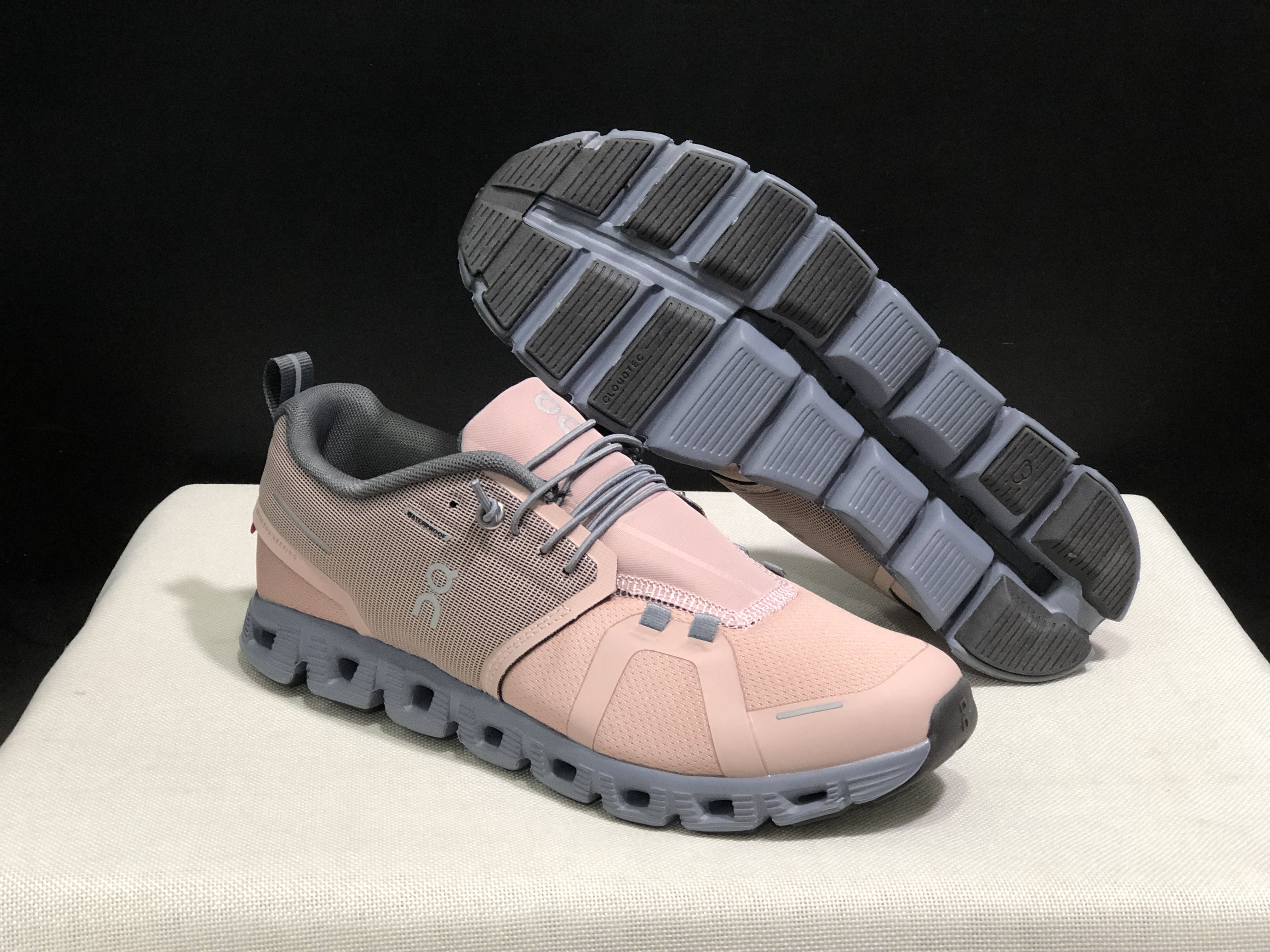 On Running Cloud 5 Lightweight Running Shoes Rose/Fossil