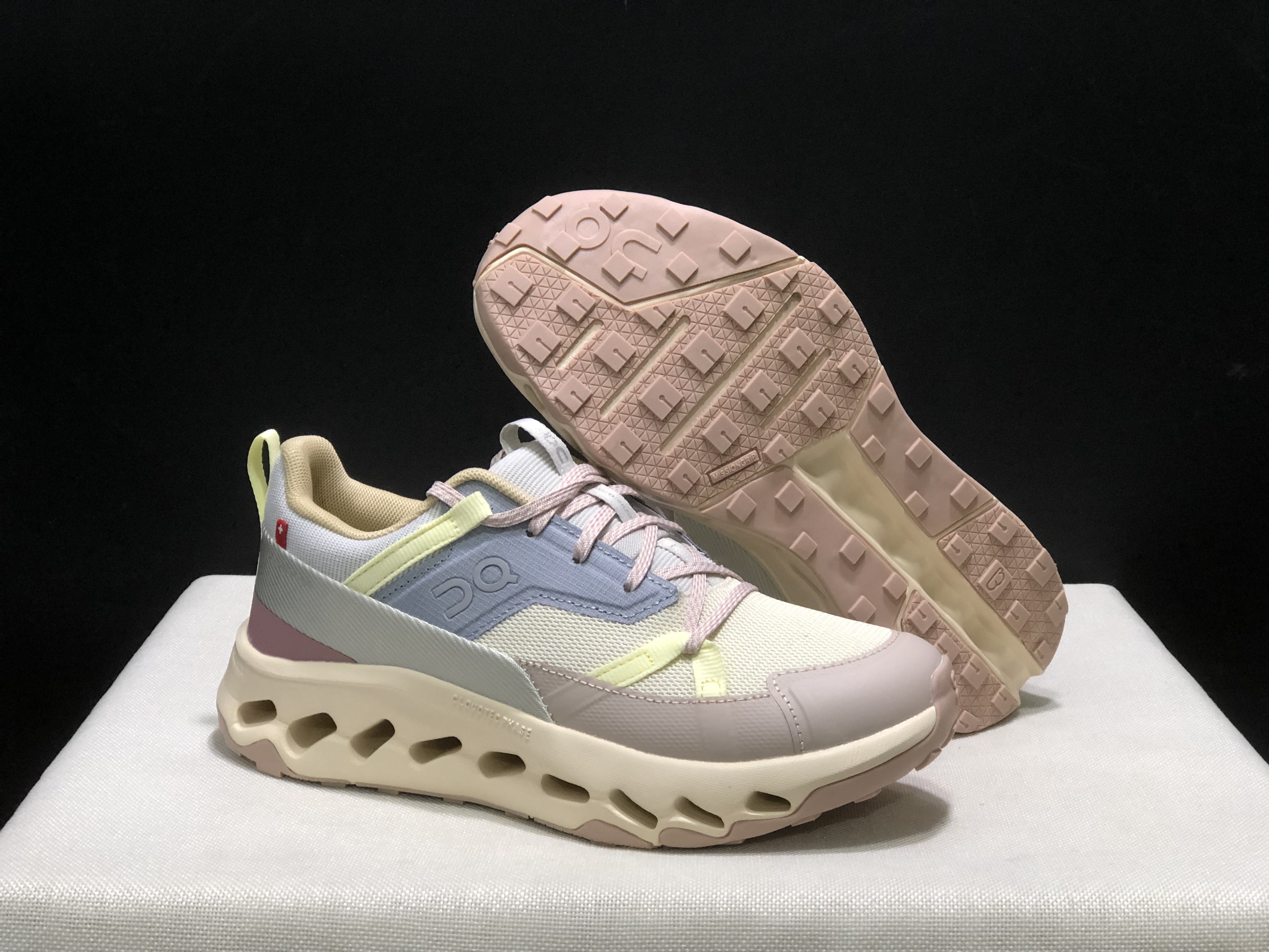 On Running Cloudhorizon WP Comfortable Sneakers Ivory/Pink