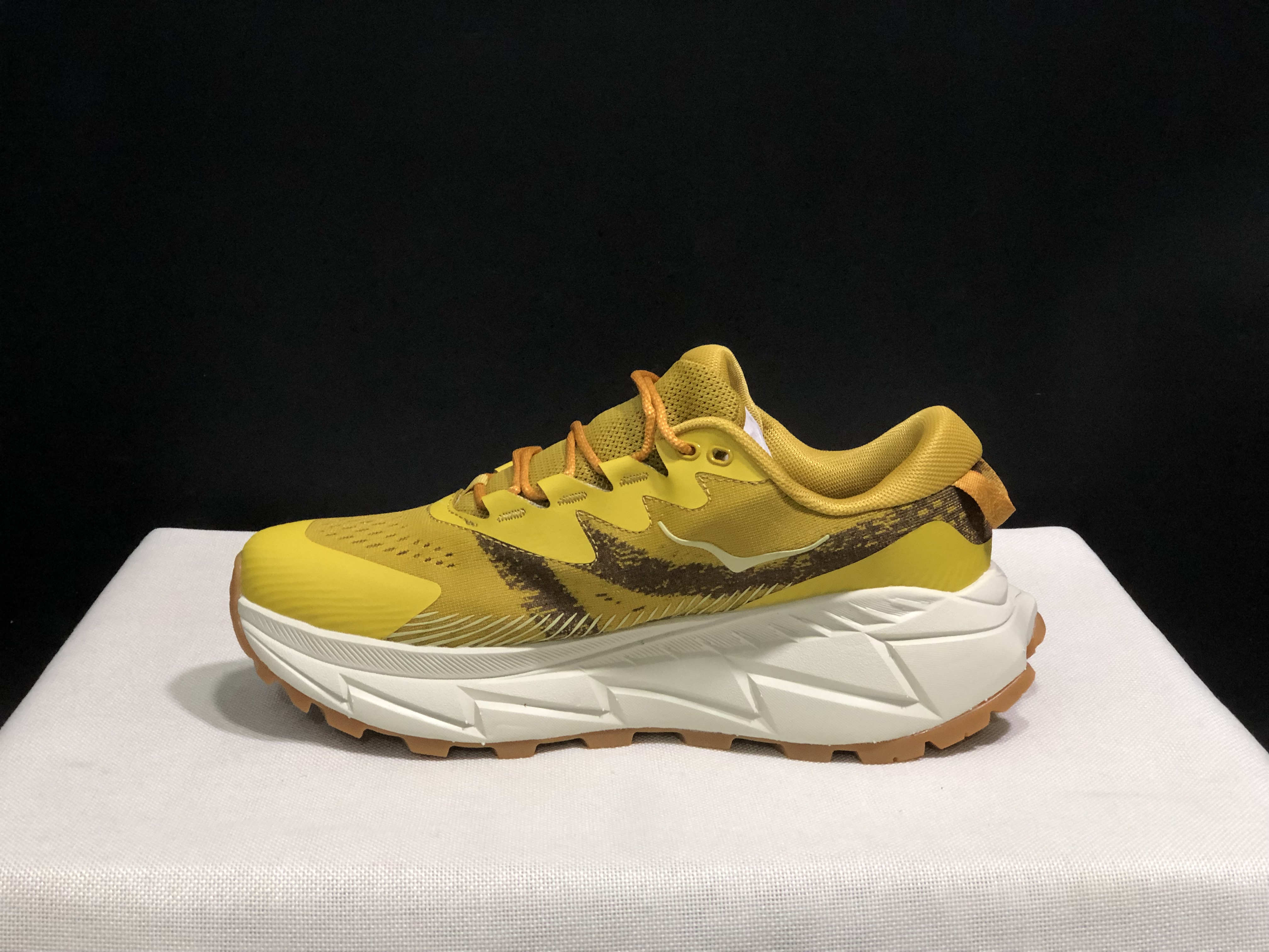 Hoka One One Skyline Float X Outdoor Running Shoes Sneakers Yellow