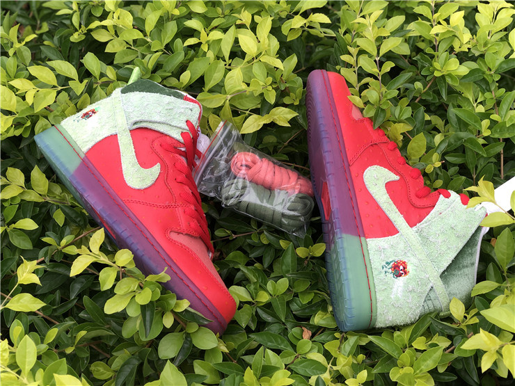 Nike SB Dunk High Strawberry Cough University Red Spinach Green Sneakers