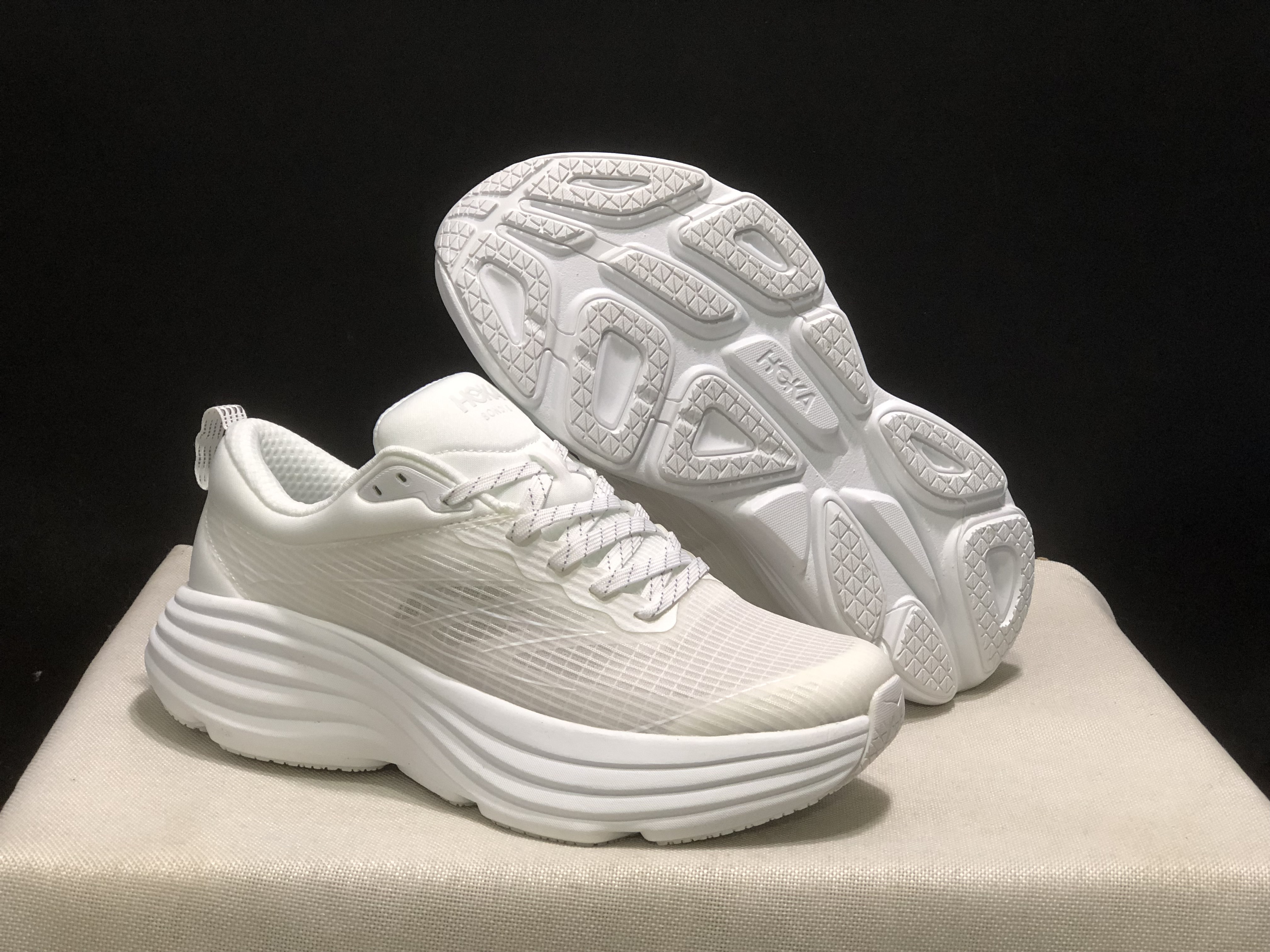 Hoka One One Bondi 8 Breathable Low-top Running Shoes White