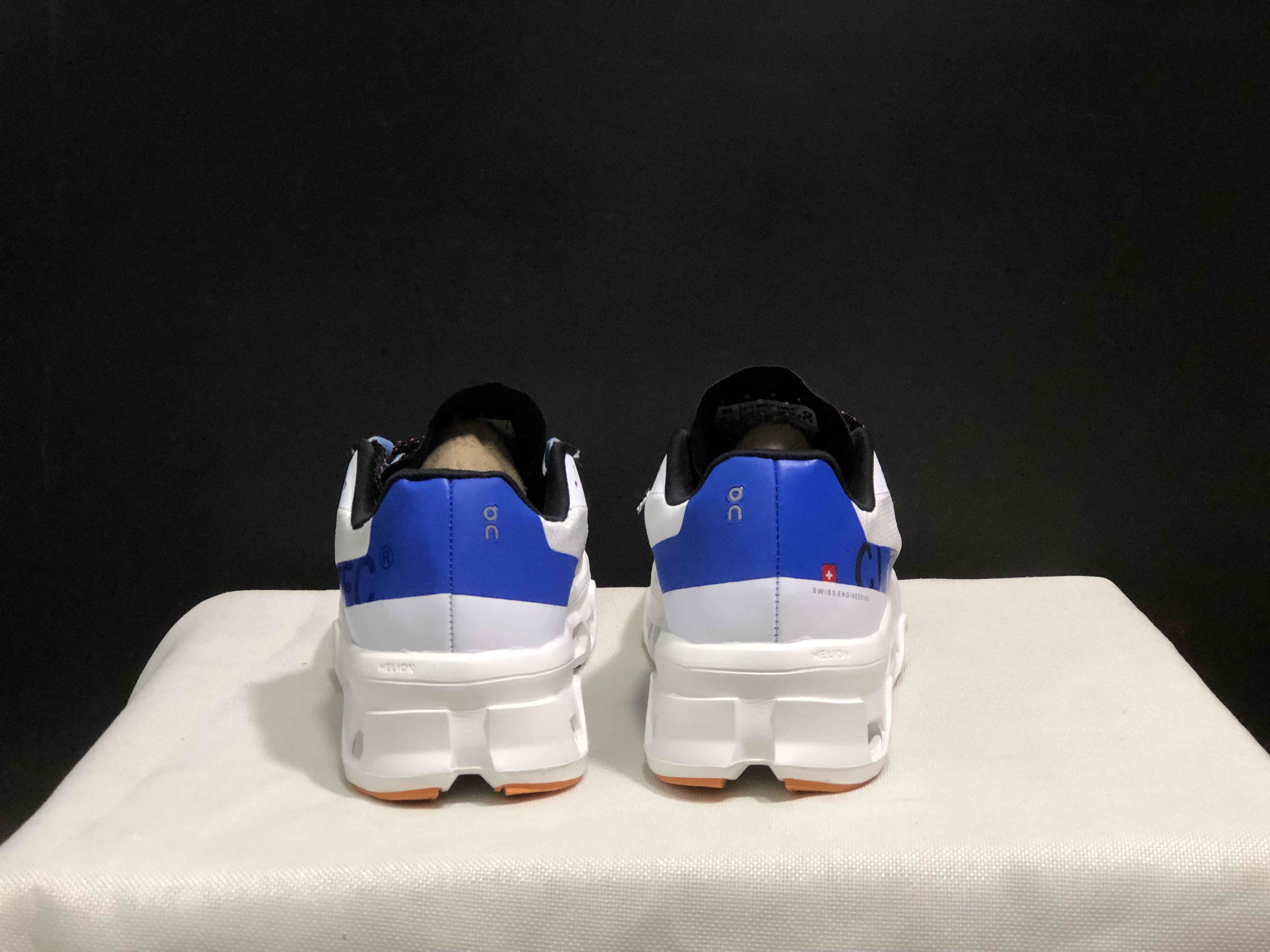 On Running Cloudmonster Anti-Slip Running Shoes Grayish-White/Royal