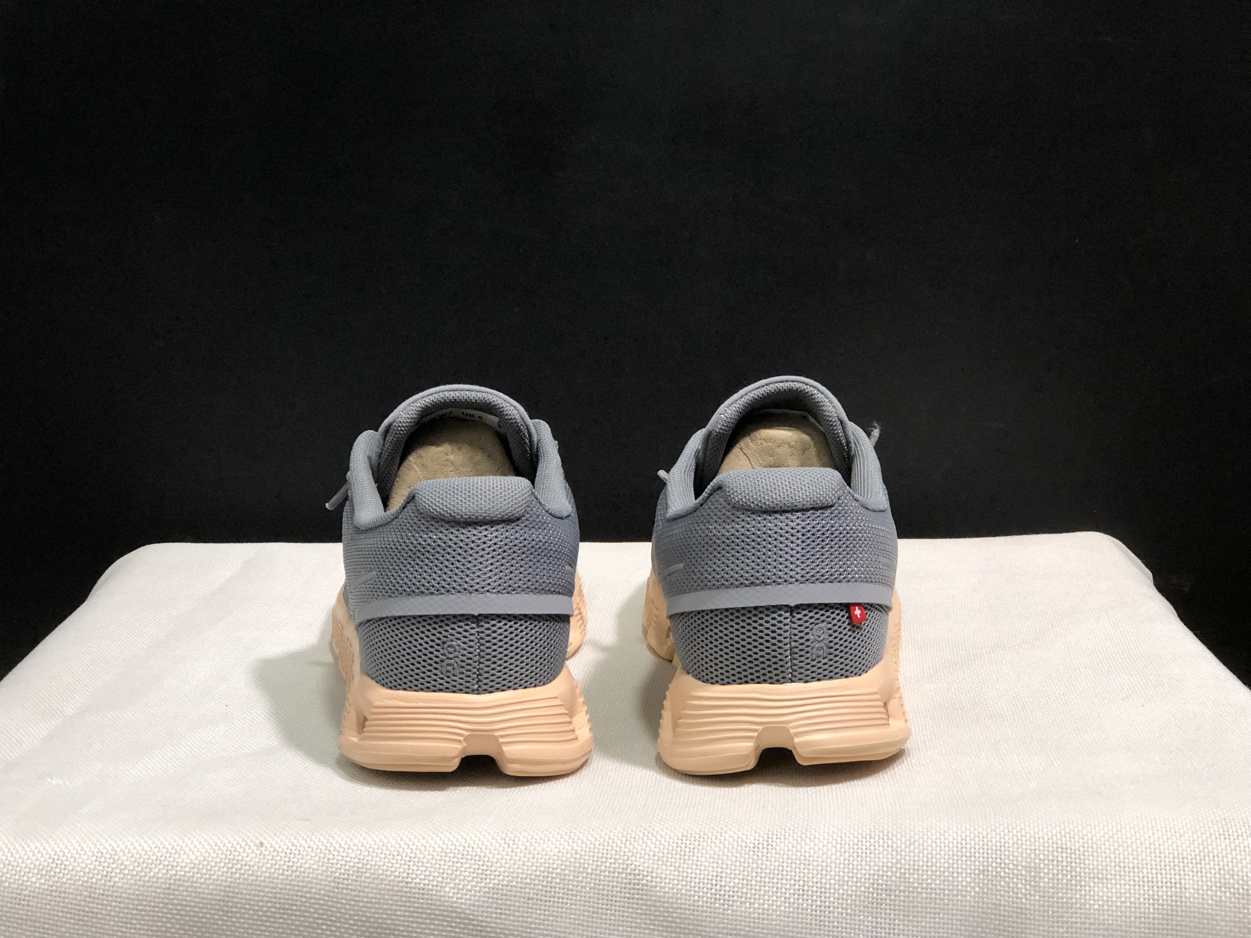 On Running Cloud 5 Lightweight Running Shoes Grey/Flesh Pink